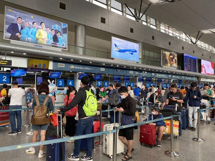 Vietnam aviation watchdog orders report of air ticket sale during Tet