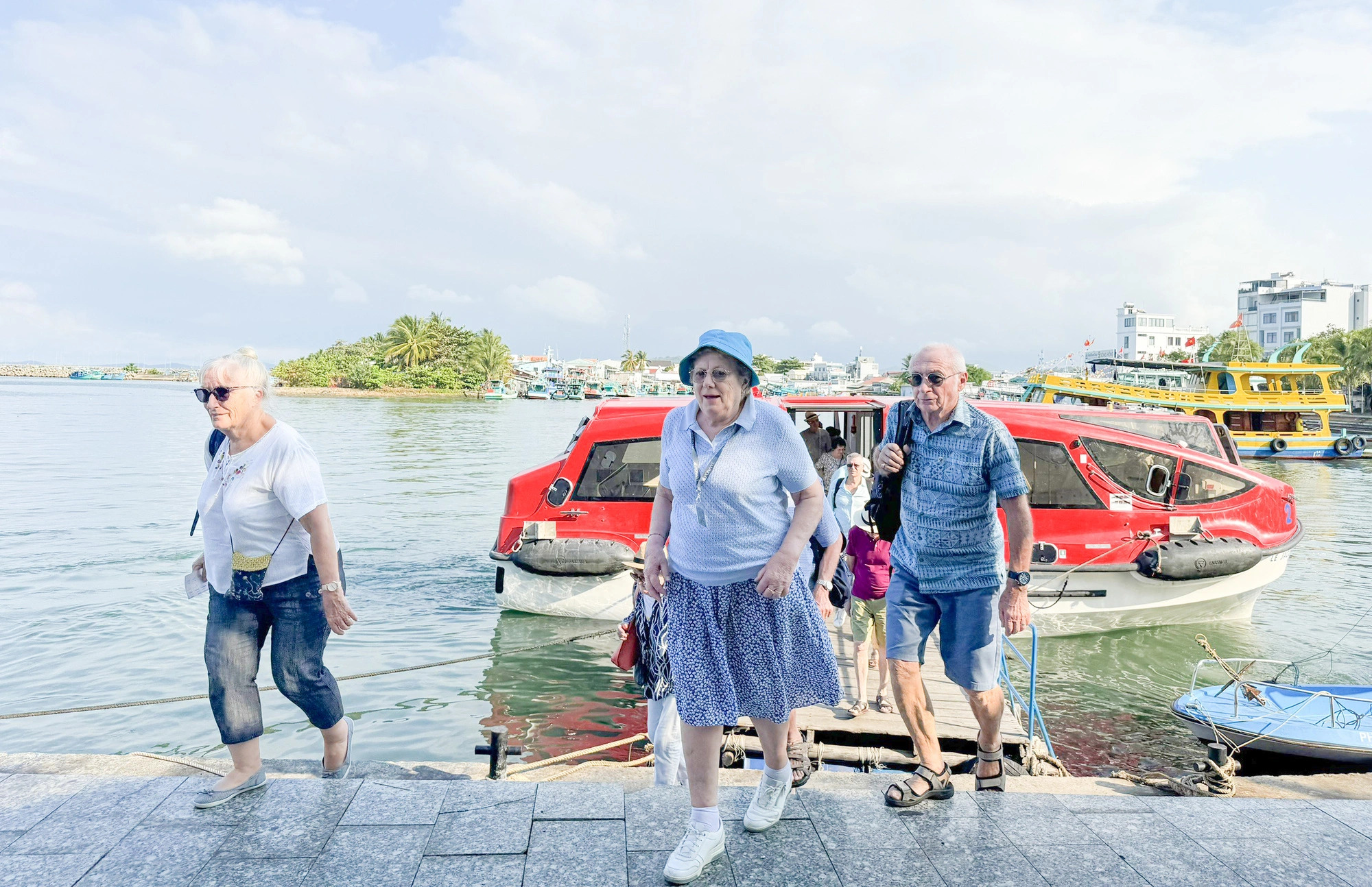 Vietnam’s Phu Quoc welcomes 150 cruise passengers from France, US, UK