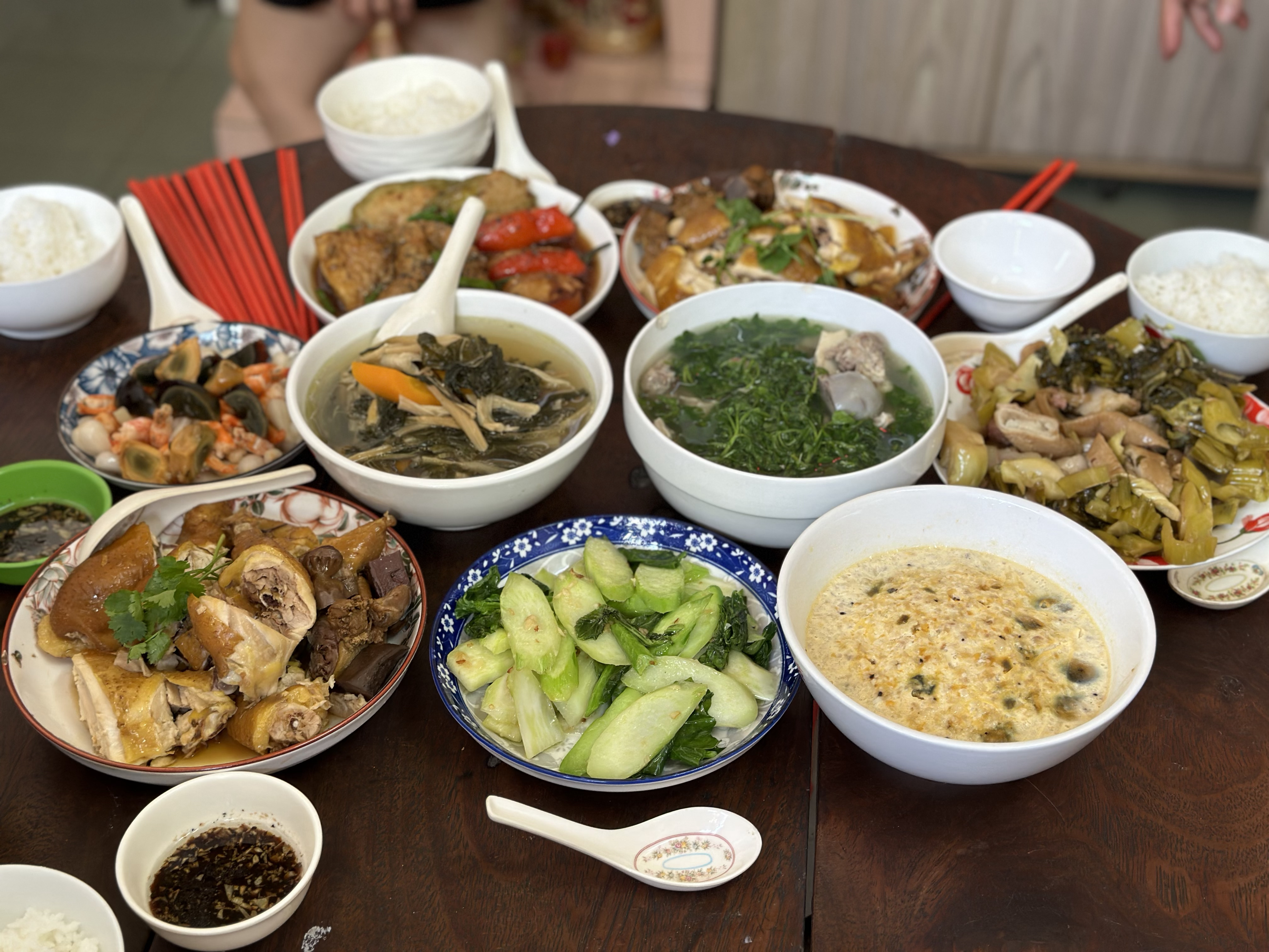 A meal at a family from the Hoa people in Cho Lon neighborhood in Ho Chi Minh City is captured during Dao Thuy Linh trip to discover local culinary culture in January 2024. Photo: Supplied