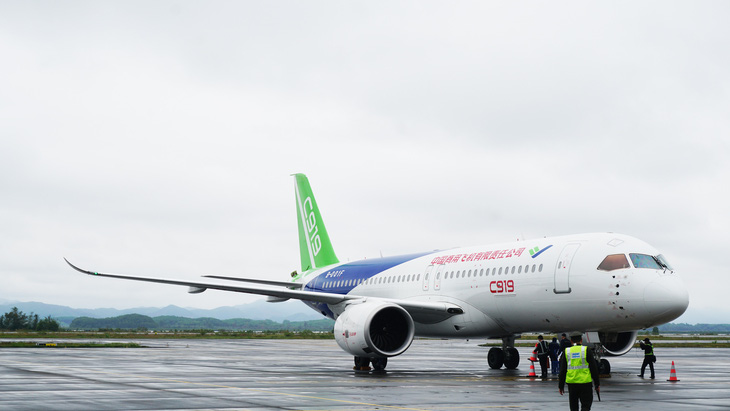 Chinese C919, ARJ21 passenger planes debut in Vietnam