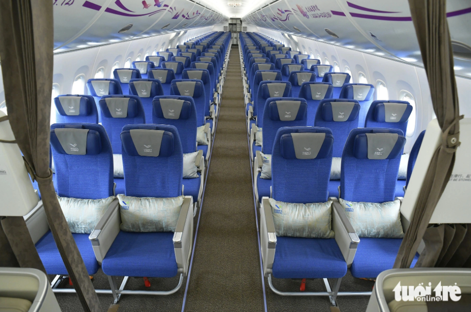 The Economy-Class section of the C919 jet, which seats up to 192 passengers. Photo: T. Duong / Tuoi Tre