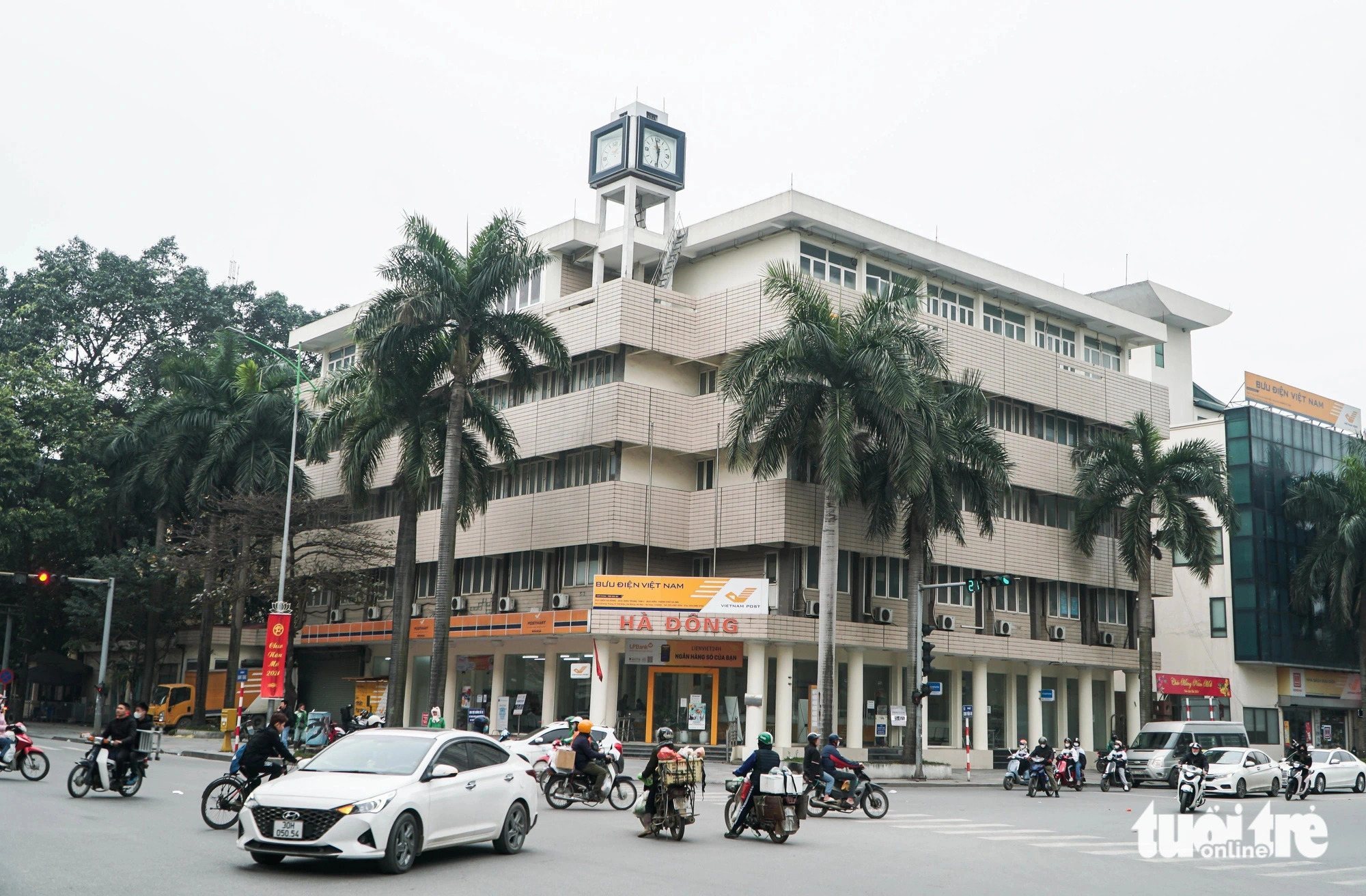 The Ha Dong post office building is located in the center of Ha Dong District, Hanoi. Photo: Pham Tuan / Tuoi Tre
