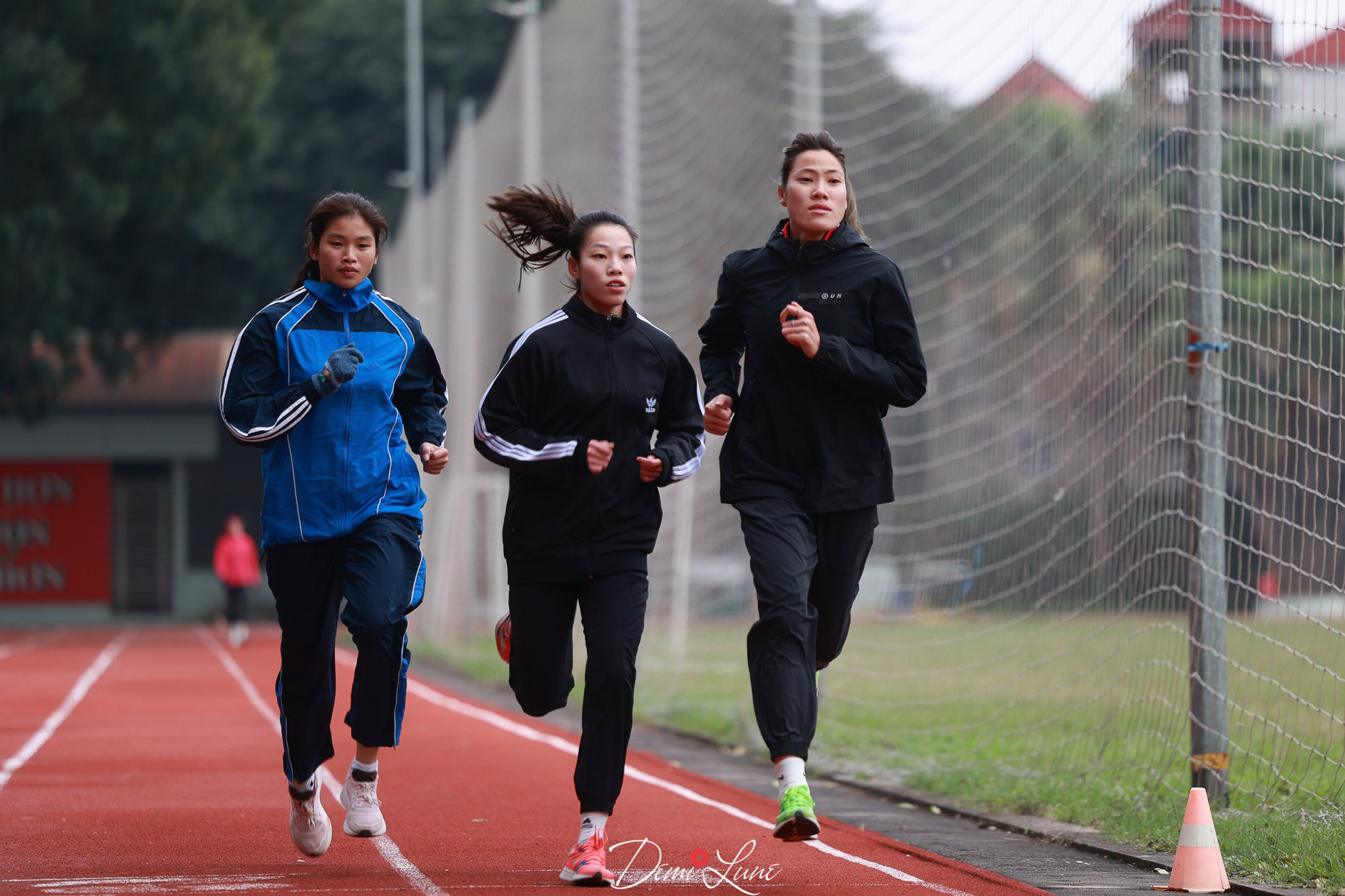 Athletes of Vietnam’s national track-and-field team layer up during outdoor training, February 2024. Photo: Minh Nguyet / Tuoi Tre