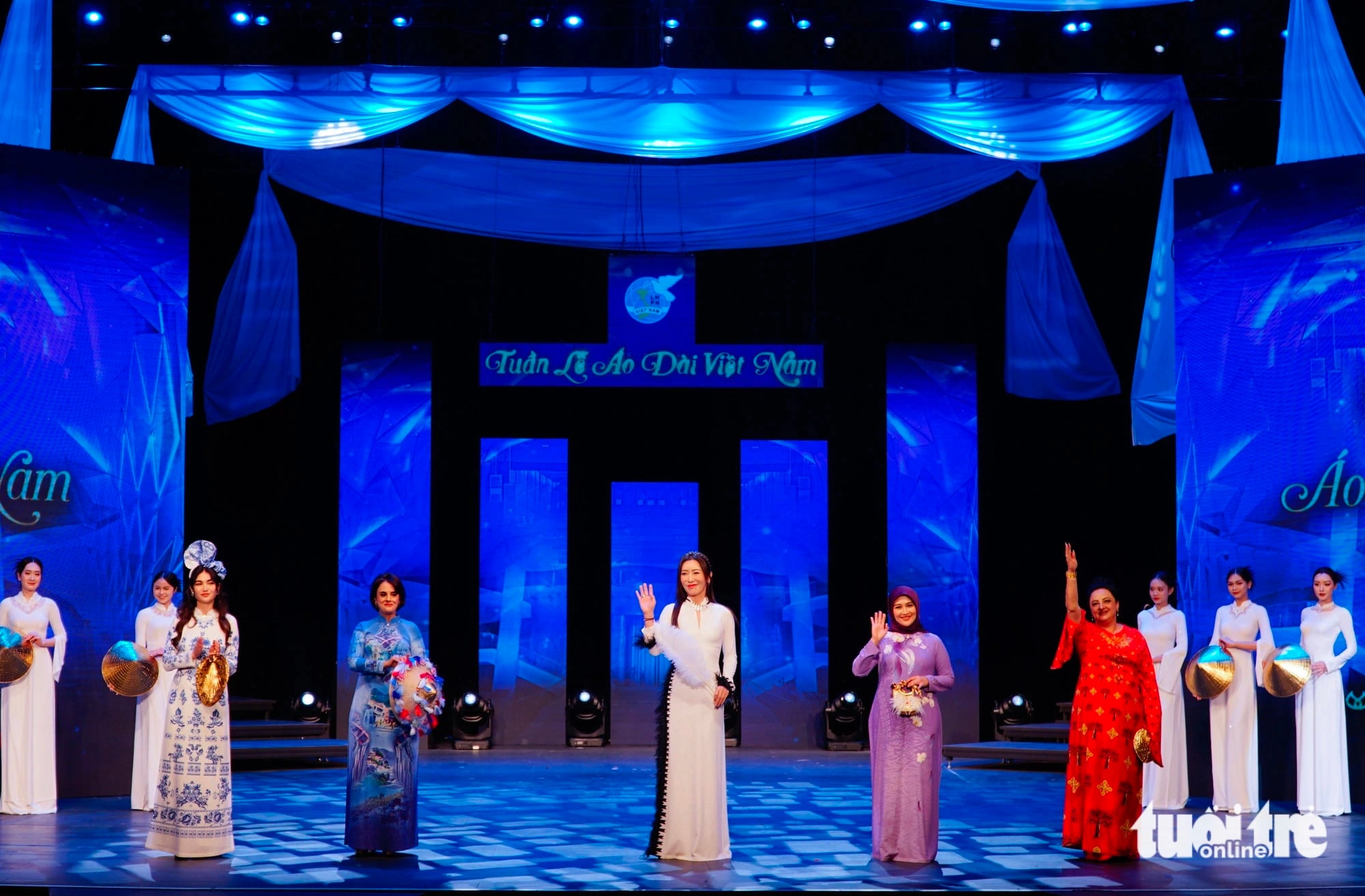 The wives of the ambassadors of Czech Republic, Morocco, the U.S., Indonesia and Armenia to Vietnam are seen in Vietnamese ao dai at an event in Hanoi on February 29, 2024. Photo: Nguyen Hien / Tuoi Tre News