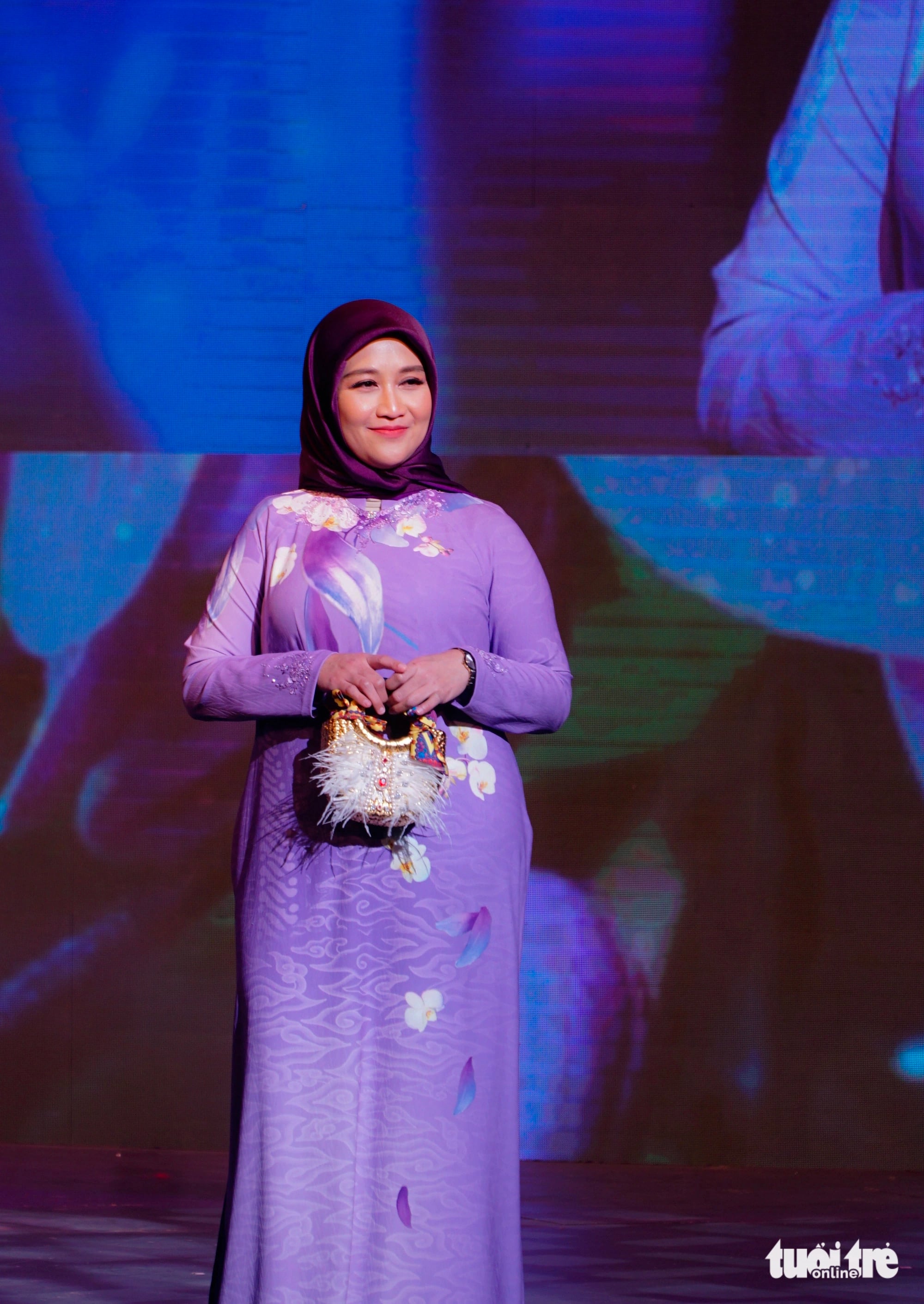 Indonesian Ambassador’s wife is seen in Vietnamese ao dai at an event in Hanoi on February 29, 2024. Photo: Nguyen Hien / Tuoi Tre News