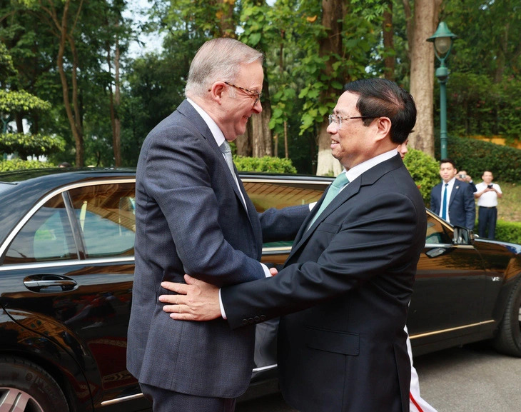 Australian Prime Minister Anthony Albanese shakes hands with his Vietnamese counterpart Pham Minh Chinh in Hanoi on his official visit to Vietnam in June 2023. Photo: Vietnam News Agency