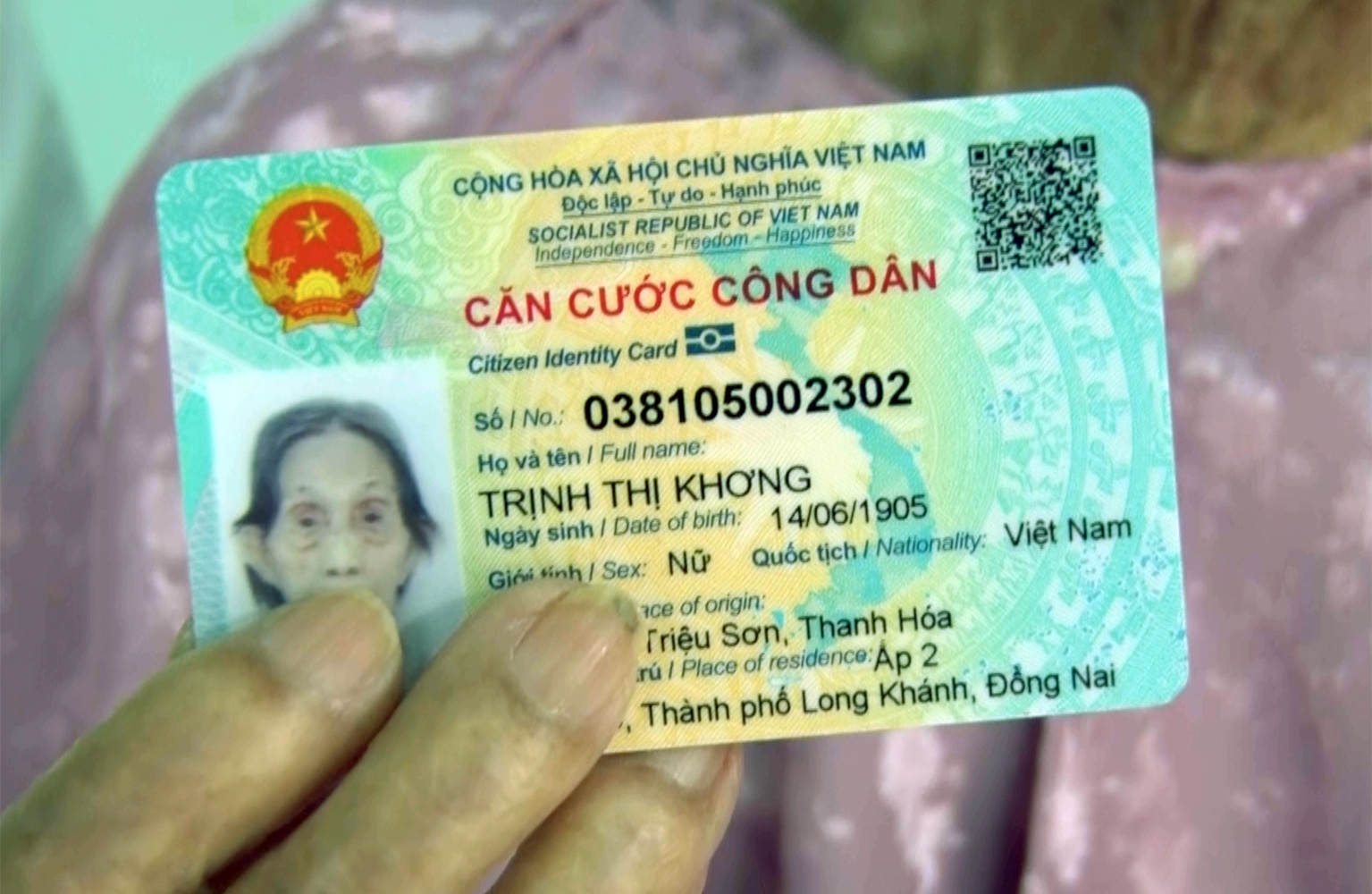 Trinh Thi Khong's citizen identification card indicates her birth year as 1905. Photo: A Loc / Tuoi Tre