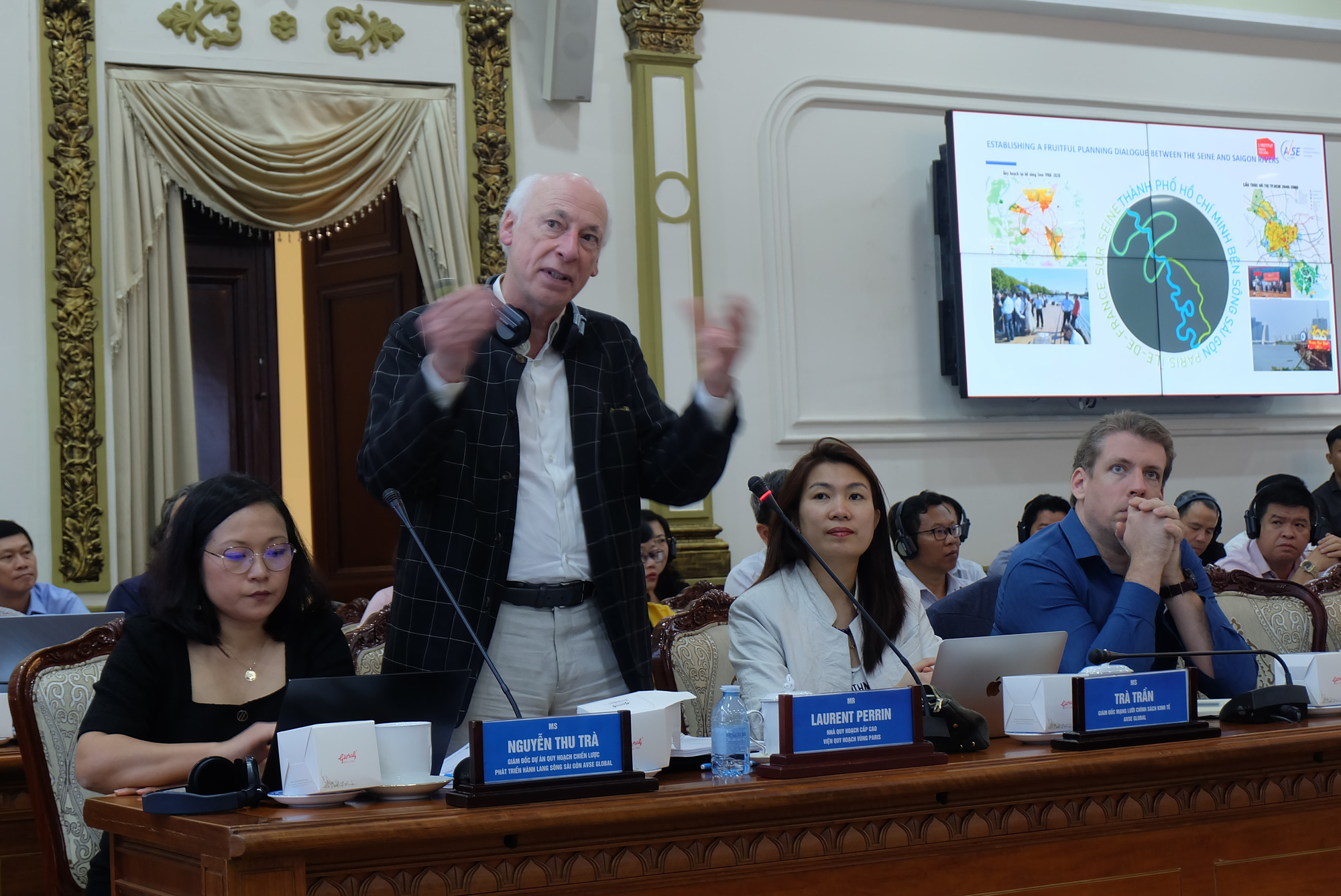 Laurent Perrin, senior planner from the Institut Paris Région in France, presents research findings on the Saigon River's development at a conference in Ho Chi Minh City, March 2, 2024. Photo: Tien Long / Tuoi Tre