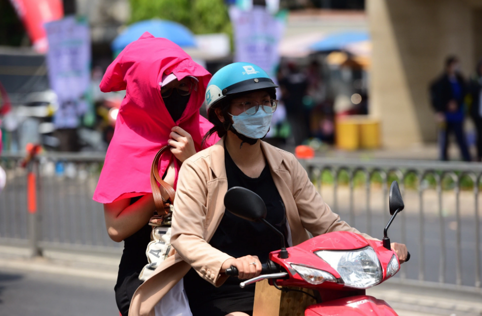 Vietnamese suffer burns, heatstroke amid heatwave