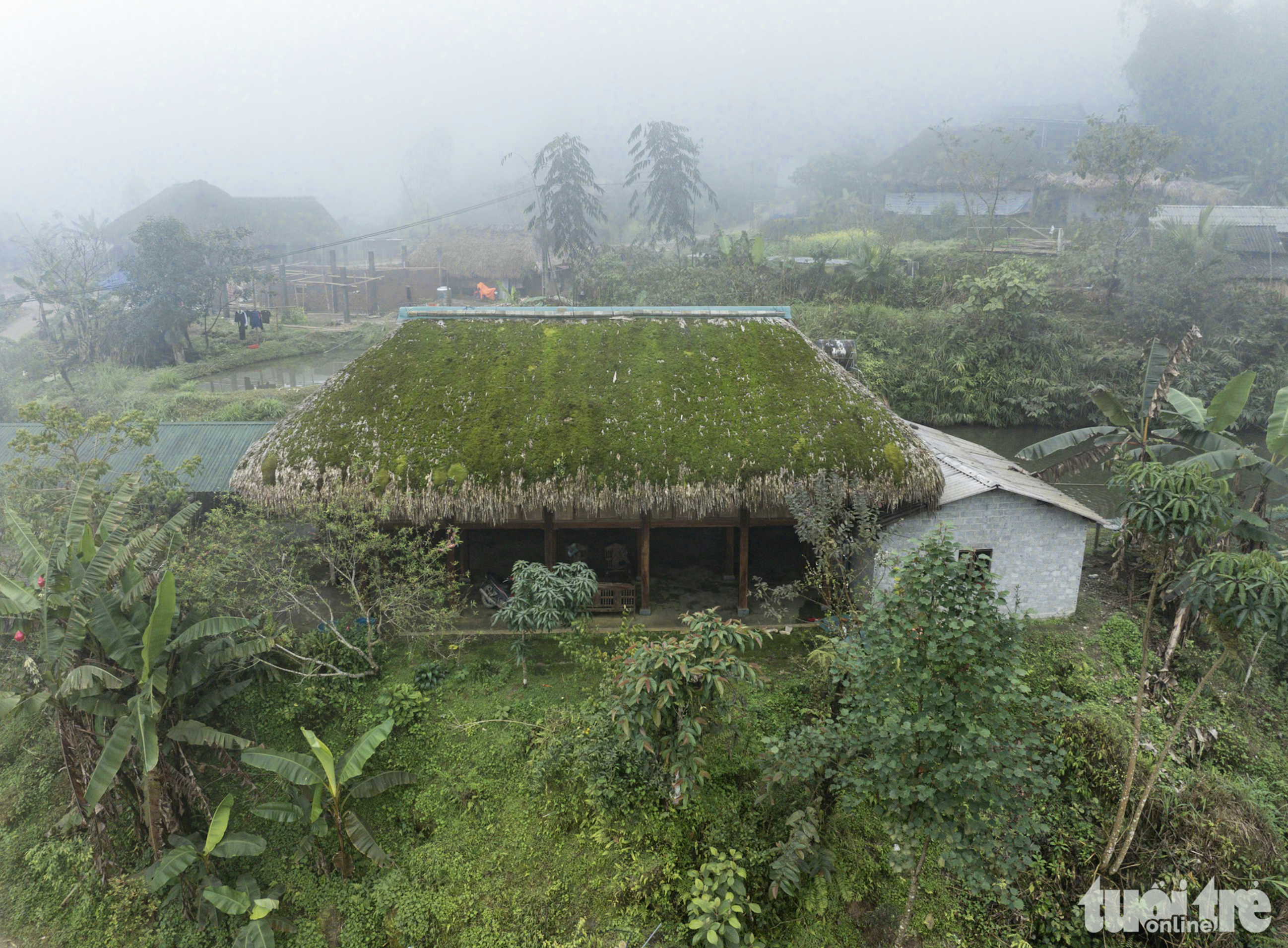 Gorgeous moss-topped stilt houses make Xa Phin Mountainous Village in Vi Xuyen District under Ha Giang Province, northern Vietnam more attractive. Photo: Nam Tran / Tuoi Tre