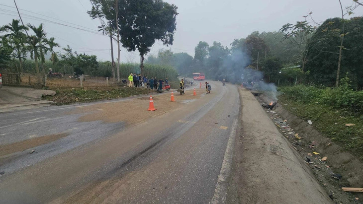 This image shows a bending section of Highway 2 where the deadly accident occurred in the early morning of March 5, 2024 in Tuyen Quang Province, northern Vietnam. This photo was taken after the scene of the accident was cleared. Photo: VNA