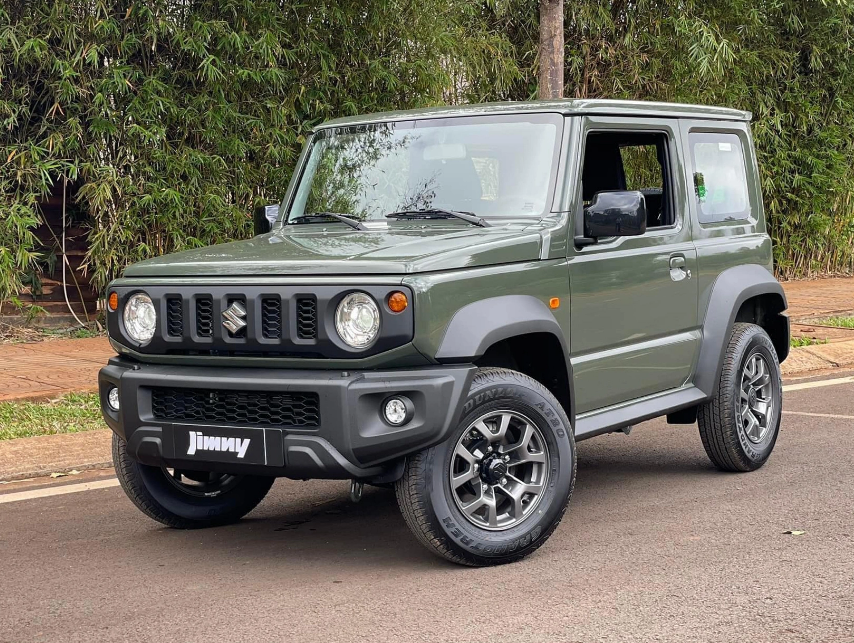 The three-door version of the Suzuki Jimny, which will be put on sale in Vietnam in April, is 3.656 meters long, 1.645 meters wide, and 1.72 meters tall. Photo: Facebook