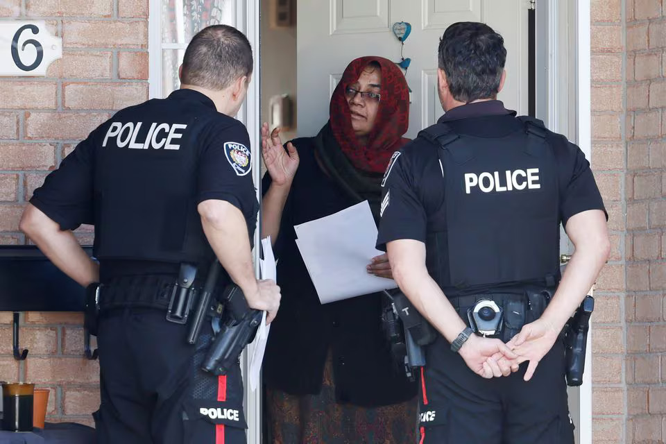 Ottawa Police Service officers speak to neighbours after four children and two adults were found dead inside a nearby home in the Ottawa suburb of Barrhaven, Ontario, Canada March 7, 2024. Photo: Reuters