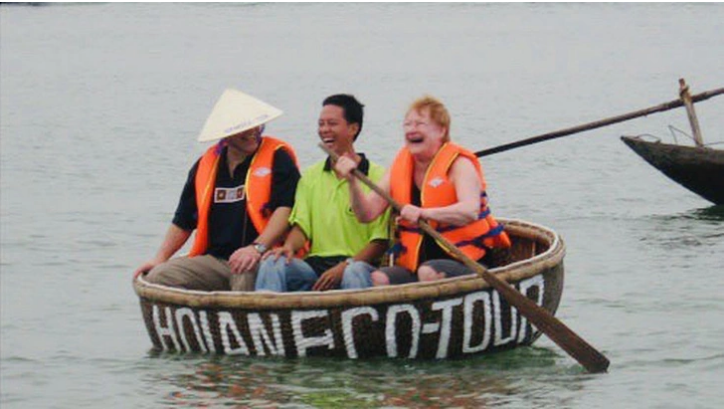 Former President of Finland Tarja Halonen (R) goes on a basket boat tour in Hoi An City, Quang Nam Province, central Vietnam in 2008. Photo: Khoa Tran / Tuoi Tre