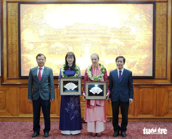 2 foreign women named honorary citizens of Vietnam’s Thua Thien-Hue