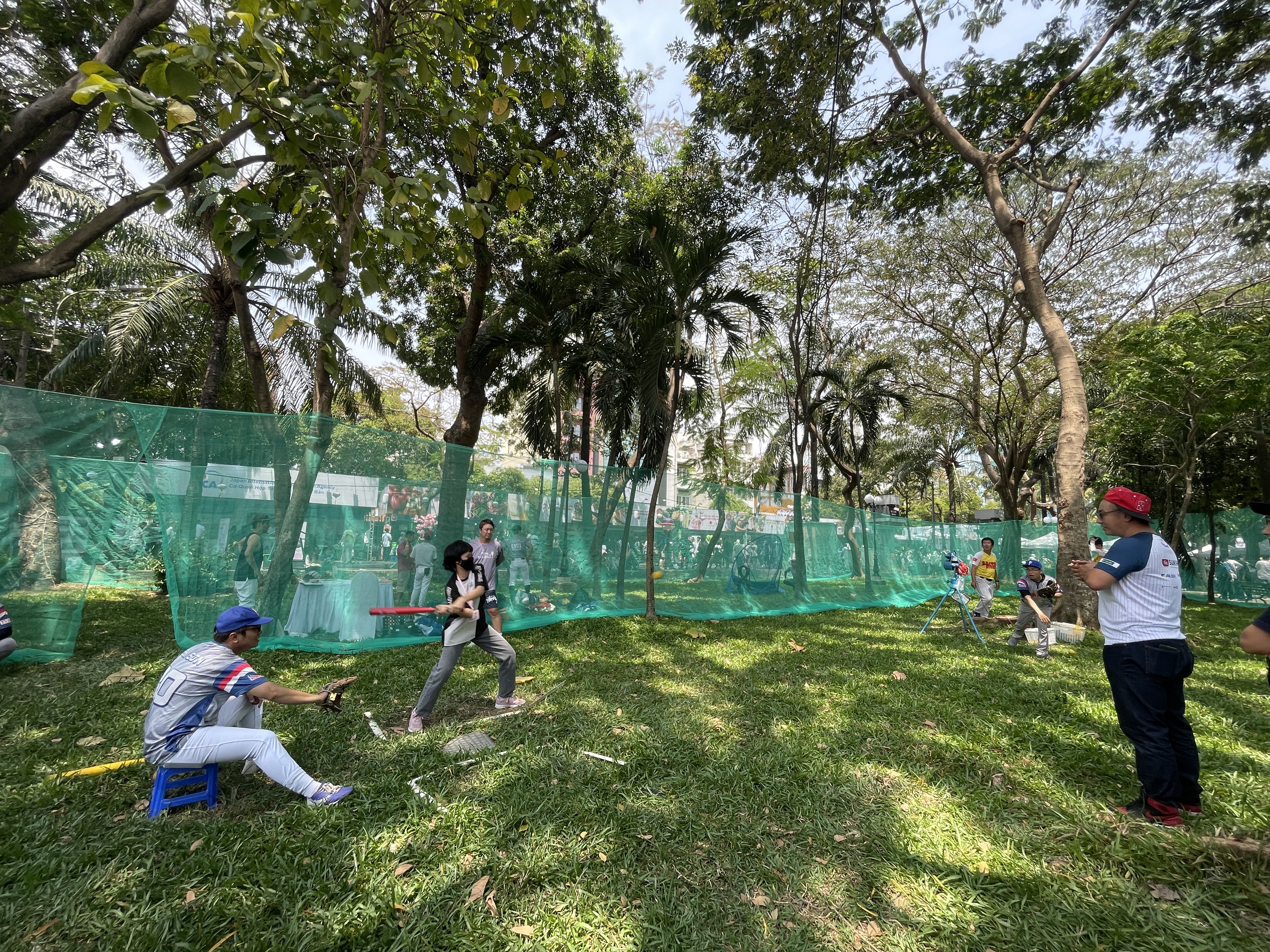 Coaches instruct a visitor to play baseball at the 2024 Japan Vietnam Festival in Ho Chi Minh City on March 9, 2024. Photo: Quang Dinh / Tuoi Tre