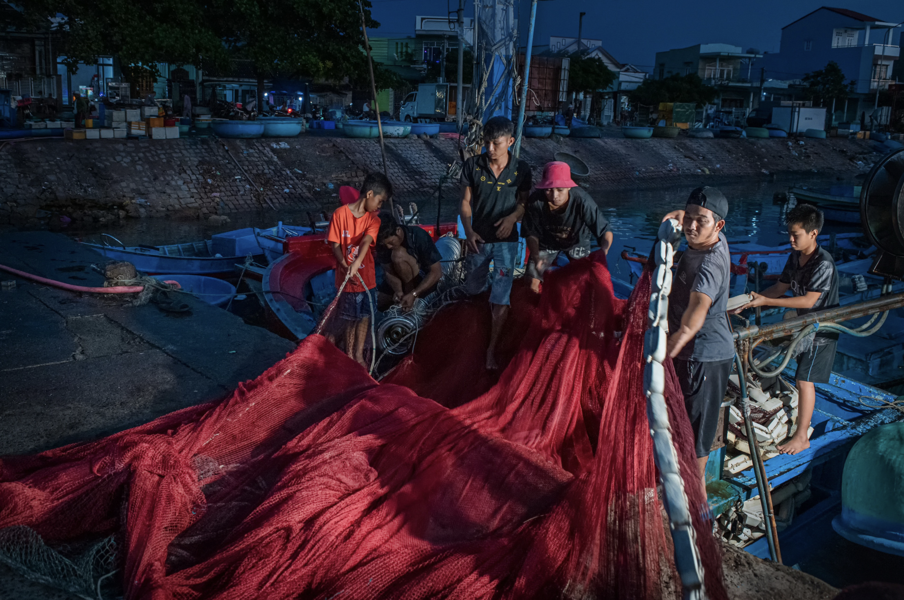 Fishermen pull a fishing net back to a boat for the next fishing trip at My Tan Fishing Port in Ninh Thuan Province, south-central Vietnam. Photo: Ly Hoang Long / Tuoi Tre