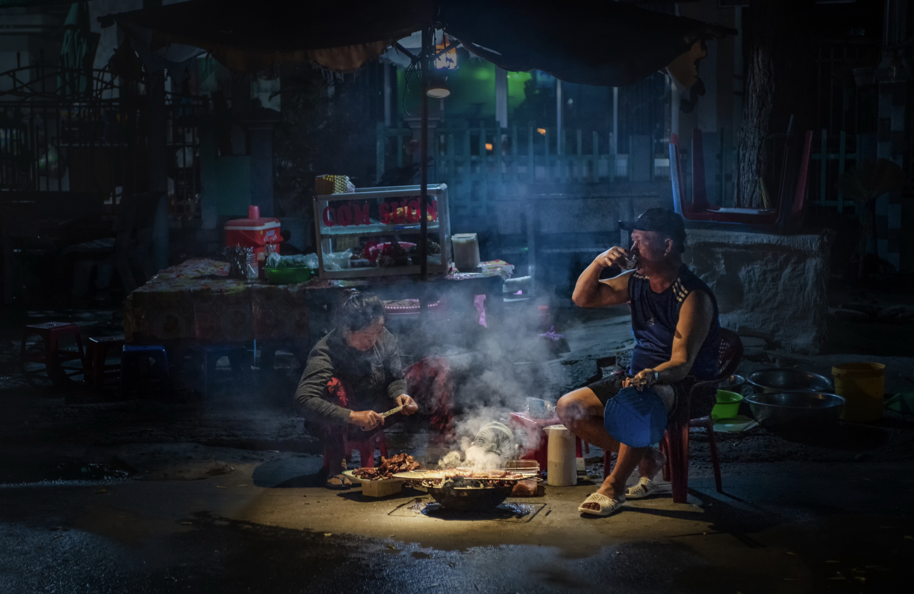 Eateries near My Tan Fishing Port in Ninh Thuan Province, south-central Vietnam are opened at the crack of dawn to serve fishermen after their fishing trips. Photo: Ly Hoang Long / Tuoi Tre