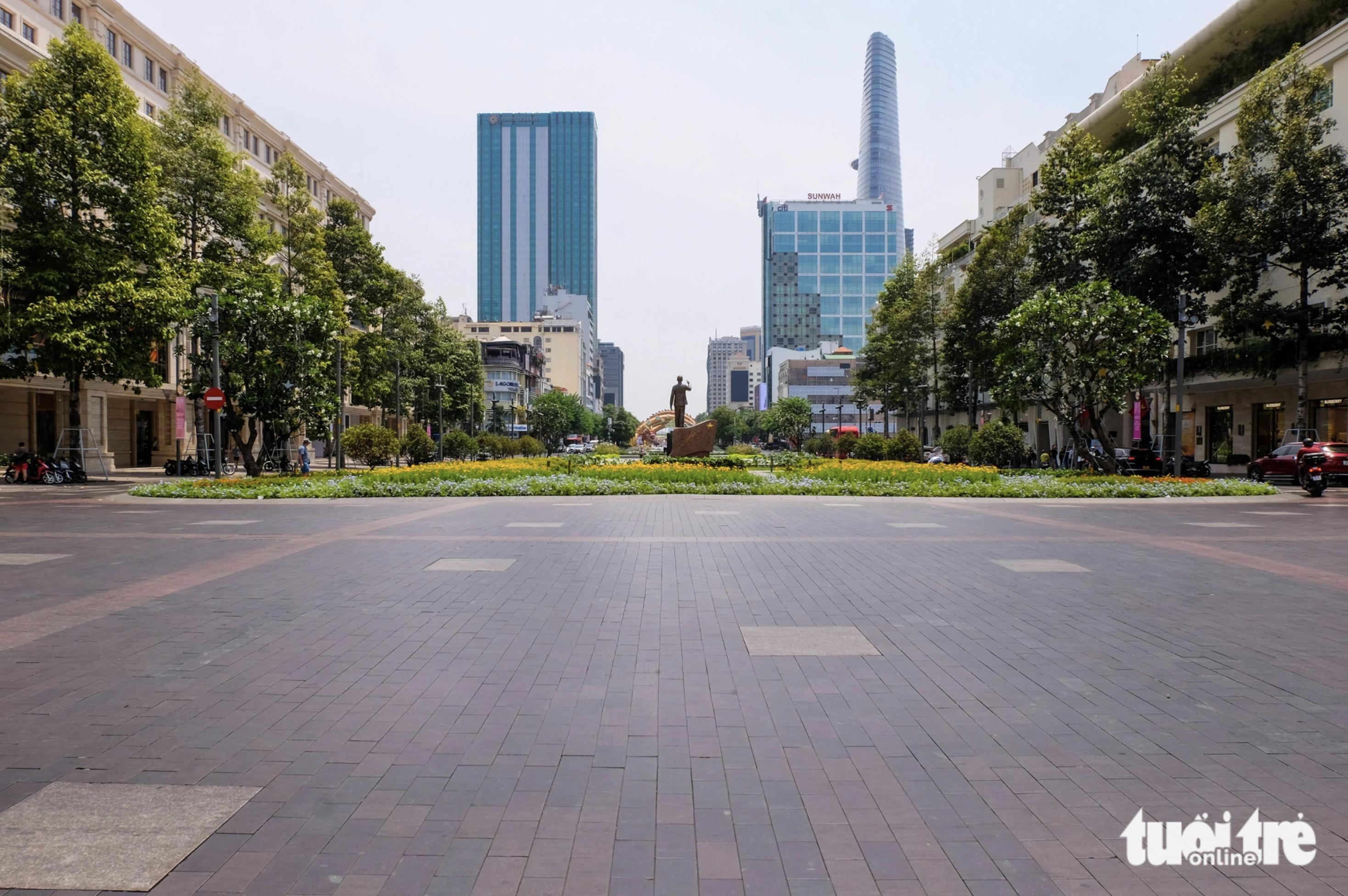 The park, situated in front of the office building of the Ho Chi Minh City People’s Committee in District 1 Ho Chi Minh City, feels more airy after over one month of renovation. Photo: Phuong Nhi / Tuoi Tre