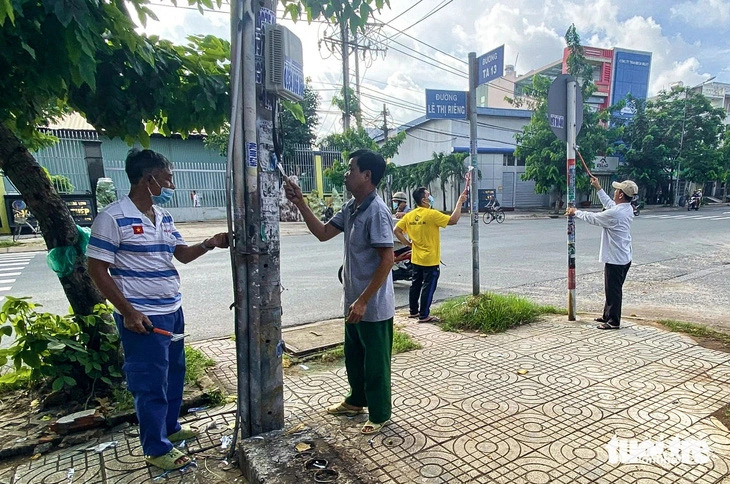 Citizens, authority take action against adverts in Ho Chi Minh City