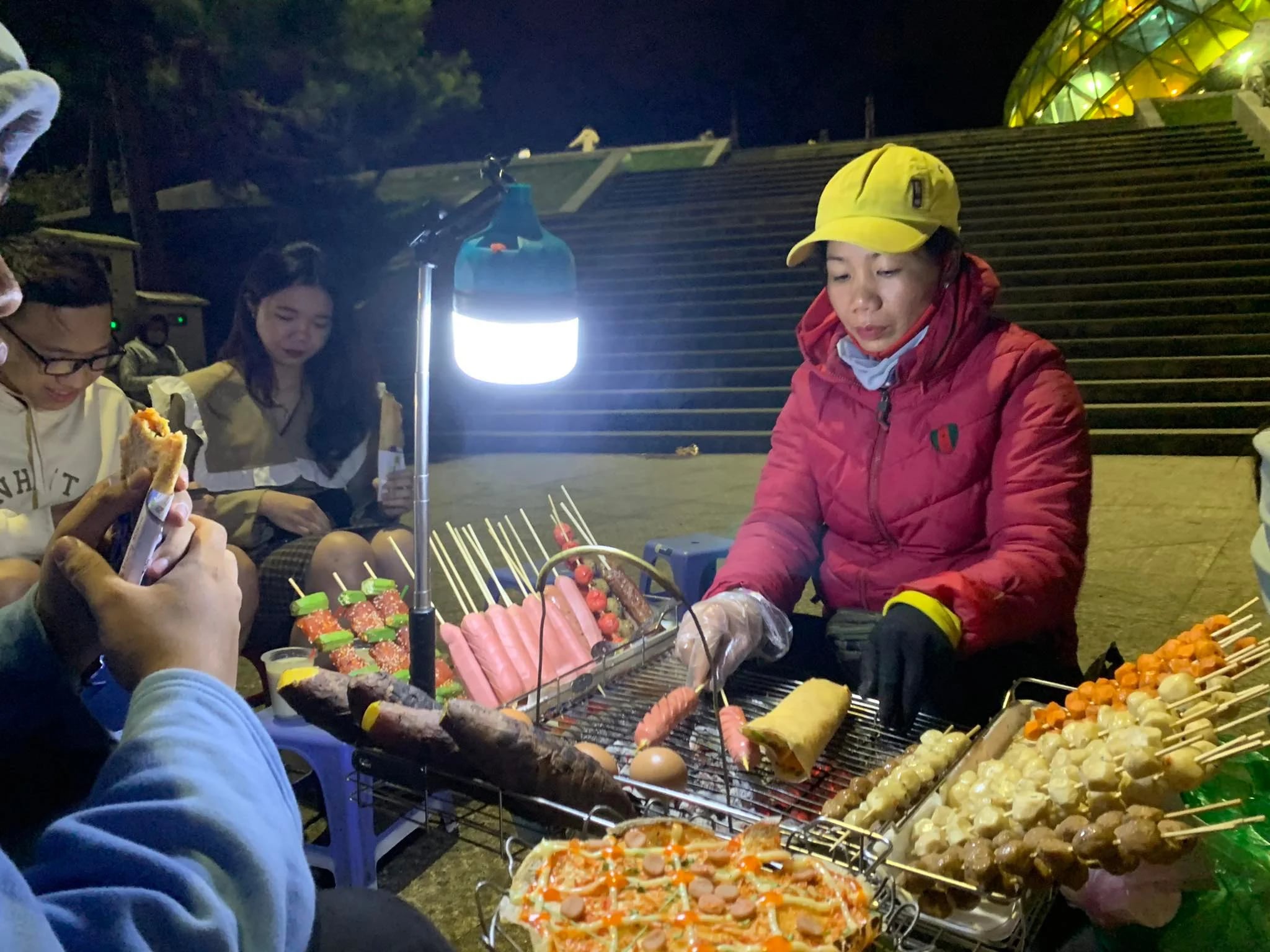 A snack stall at Lam Vien Square in Da Lat City, Lam Dong Province, Vietnam. Photo: Hoang An / Tuoi Tre