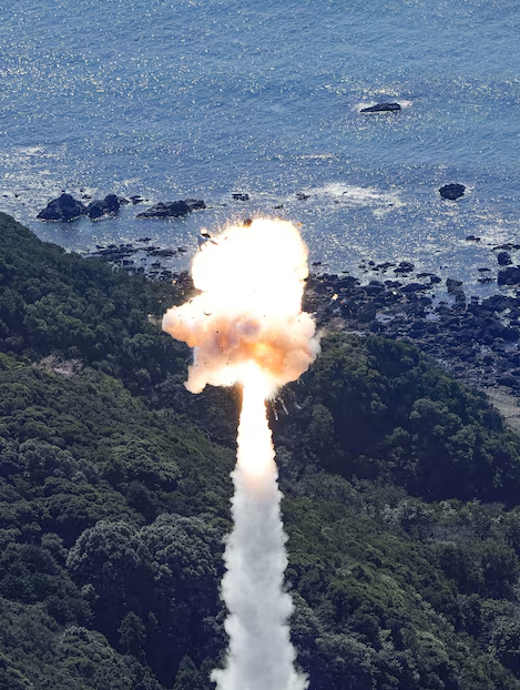 The 18-metre (59 ft), four-stage solid-fuel rocket exploded seconds after lifting off just after 11:01 a.m. (0201 GMT), leaving behind a large loud of smoke, a fire, and fragments of the rocket near the launch pad, visible on local media livestreams of the launch on the tip of mountainous Kii peninsula in western Japan. Photo: Reuters