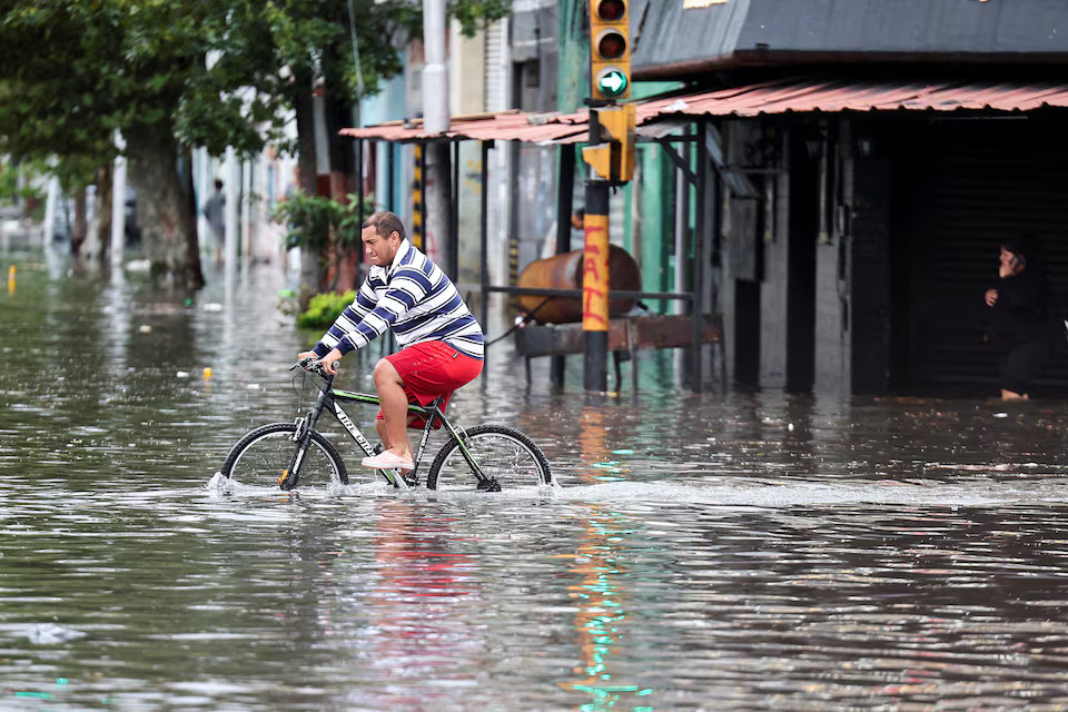 Argentina downpour drenches crop fields, flash floods in Buenos Aires