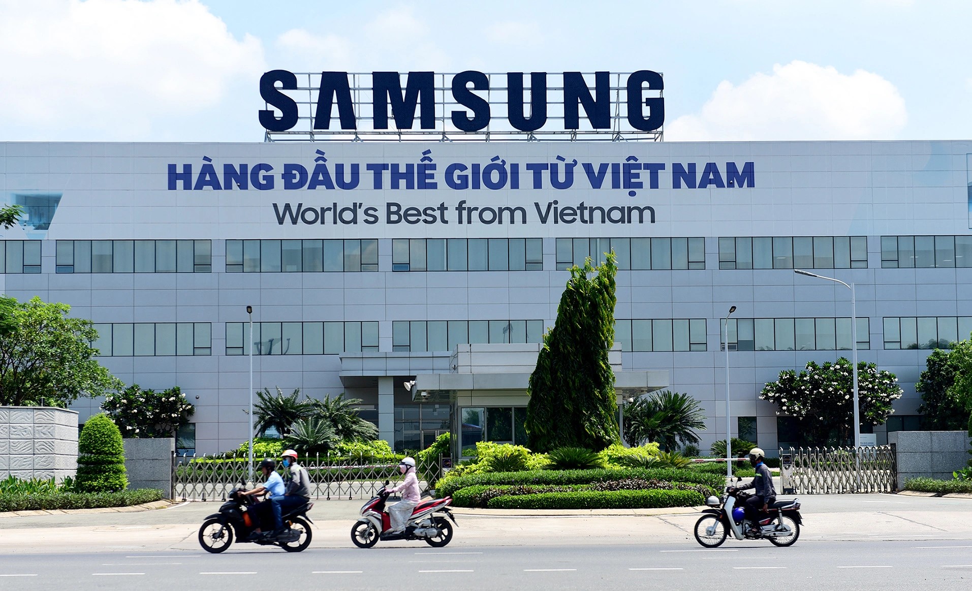 Navigating the challenge: Vietnam's efforts to retain major tech players