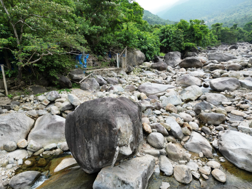 Authorities in Thua Thien-Hue Province, central Vietnam are working to urge the investor of the long-delayed Suoi Voi tourist area project to proceed with its work. Photo: Nhat Linh / Tuoi Tre