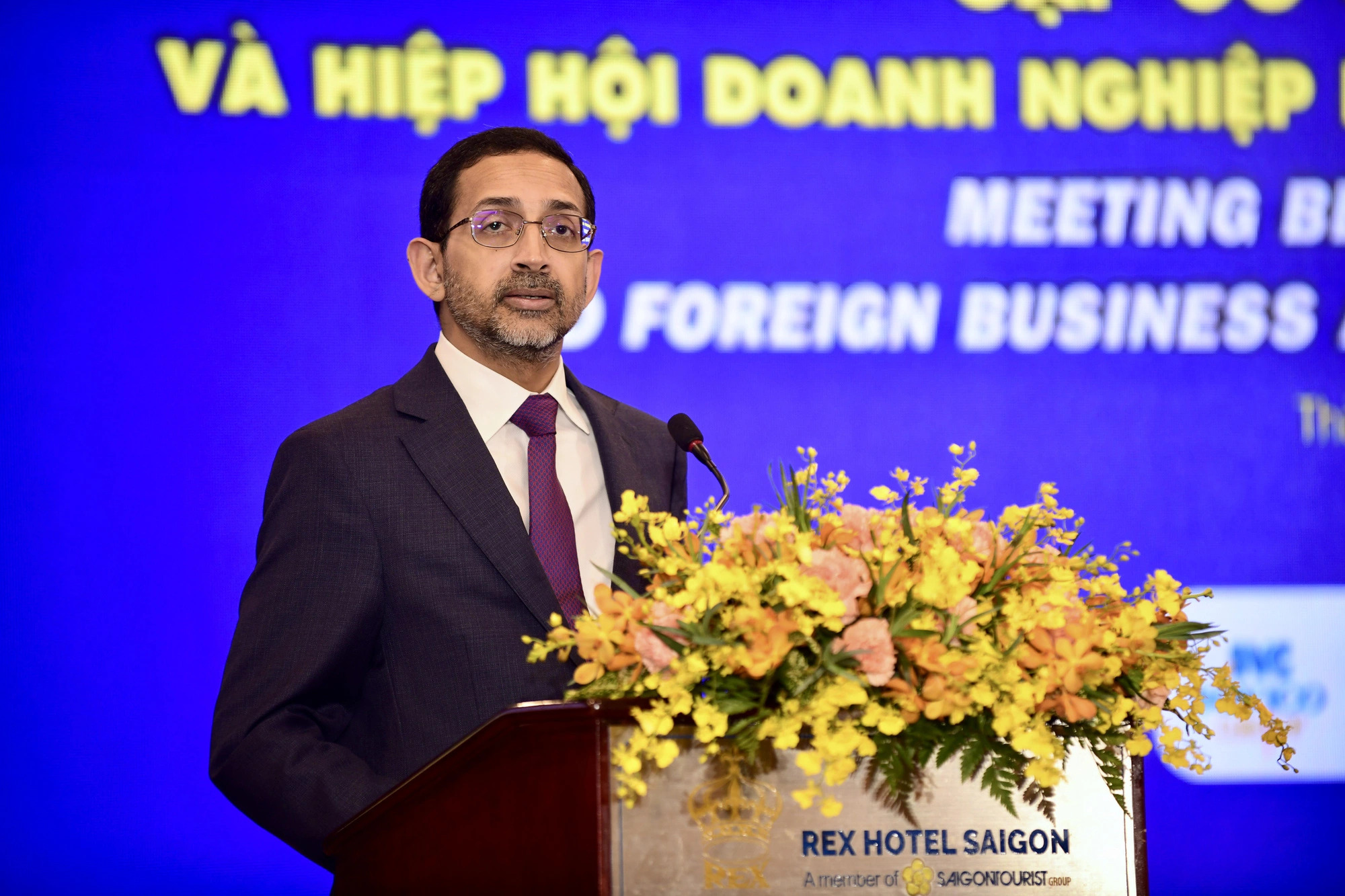 Ramachandran A.S, chairman of the American Chamber of Commerce (AmCham) in Ho Chi Minh City, speaks at a meeting between the city’s administration and 16 foreign business associations and 27 FDI companies, Ho Chi Minh City, March 14, 2024.  Photo: Quang Dinh / Tuoi Tre