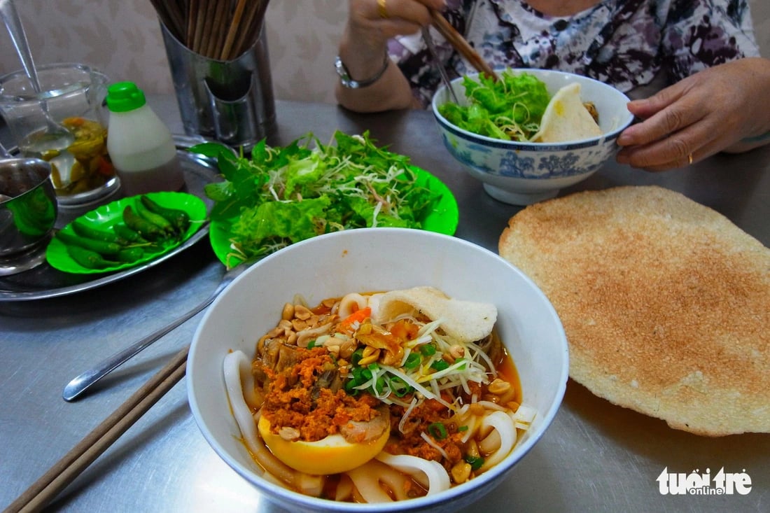 A bowl of Quang noodles is served at a restaurant in Da Nang, central Vietnam. Photo: Nguyen Cong Thanh / Tuoi Tre