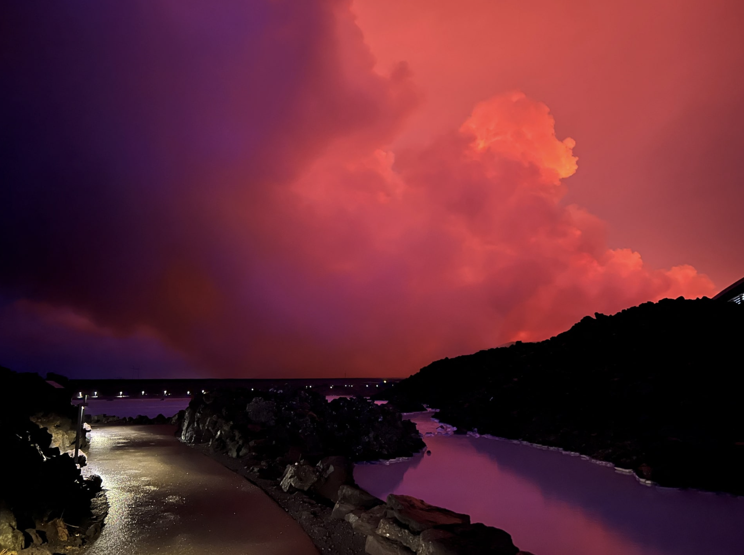 Smoke rises as volcano erupts near Grindavik, Iceland, March 16, 2024. Photo: Reuters