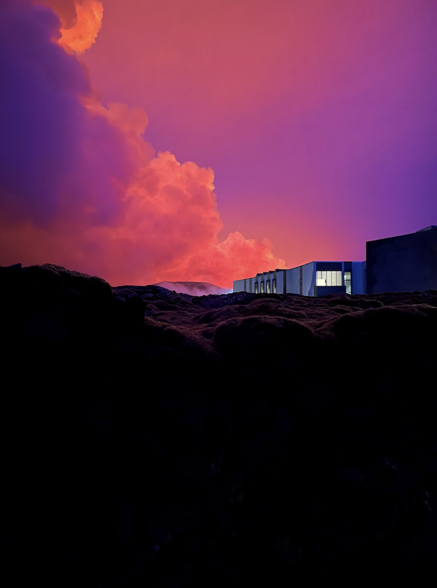 A volcano erupts, in Grindavik, Iceland, March 16, 2024. Photo: Reuters