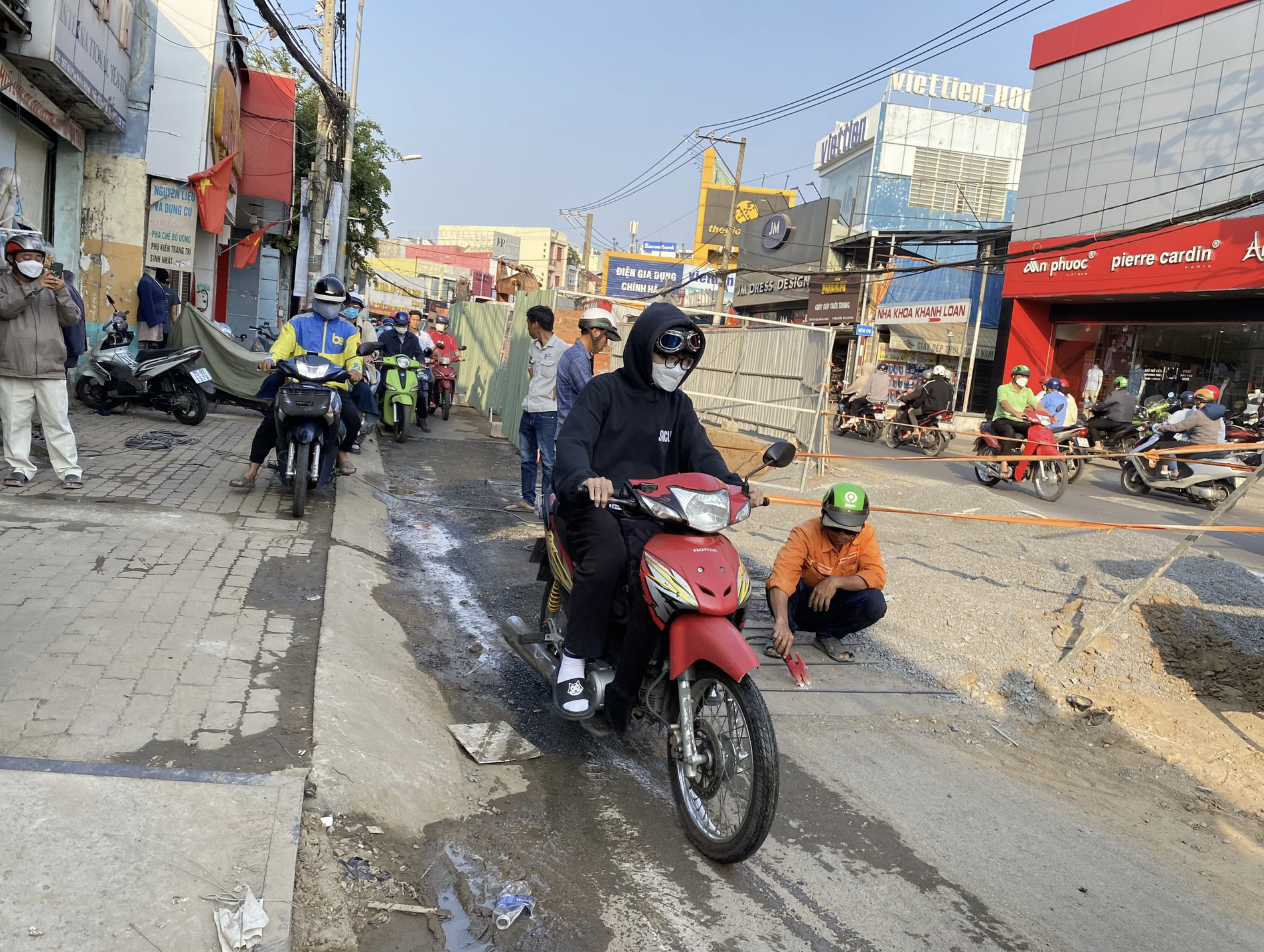 A worker is pictured welding steel bars on a slab on a section of Vo Van Ngan Street in Thu Duc City, Ho Chi Minh City. Photo: Tien Quoc / Tuoi Tre