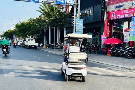 Vietnam’s Can Tho bewildered at dealing with unlicensed electric 4-wheelers