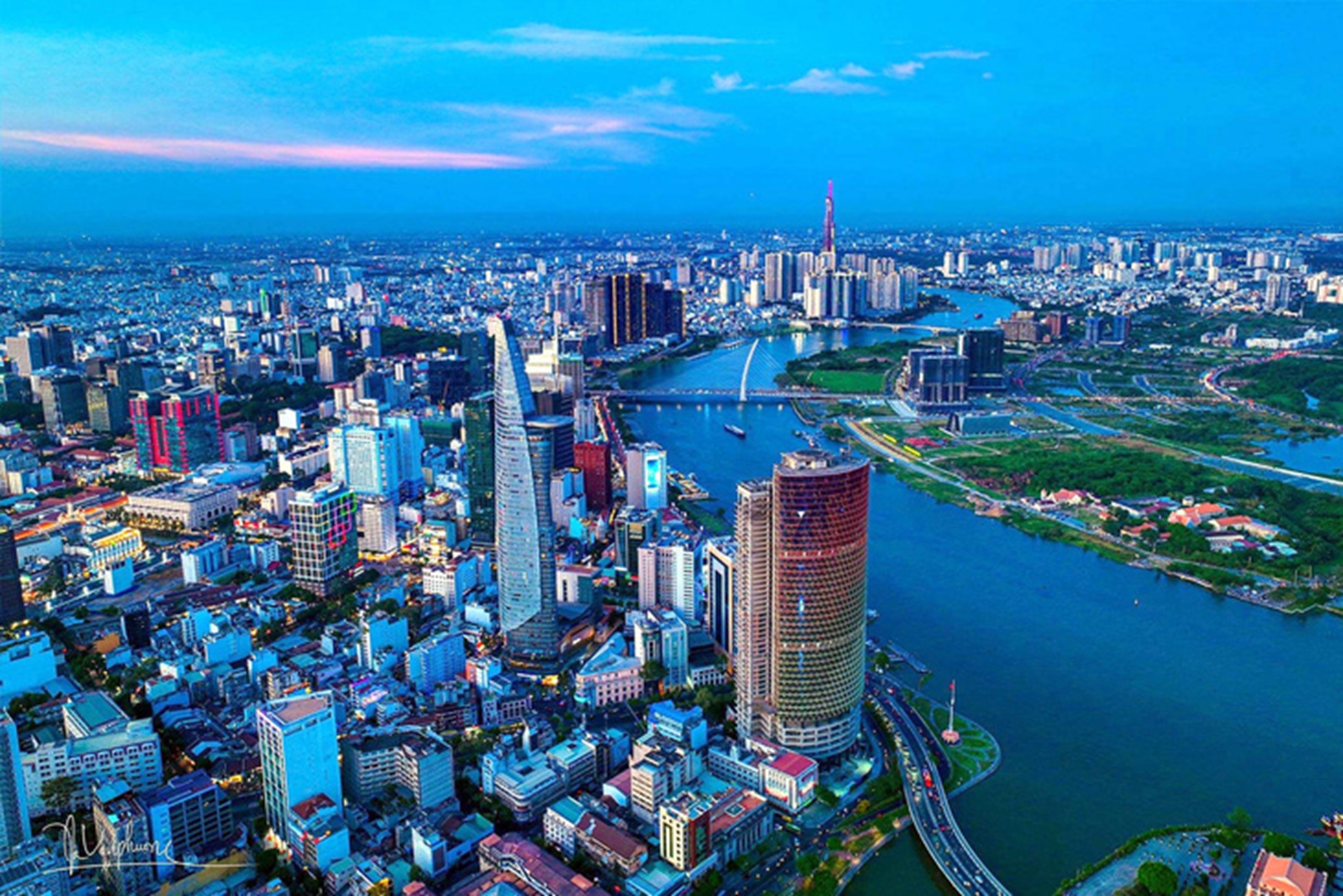 Ho Chi Minh City is prime for developing int'l financial center: former German vice-chancellor