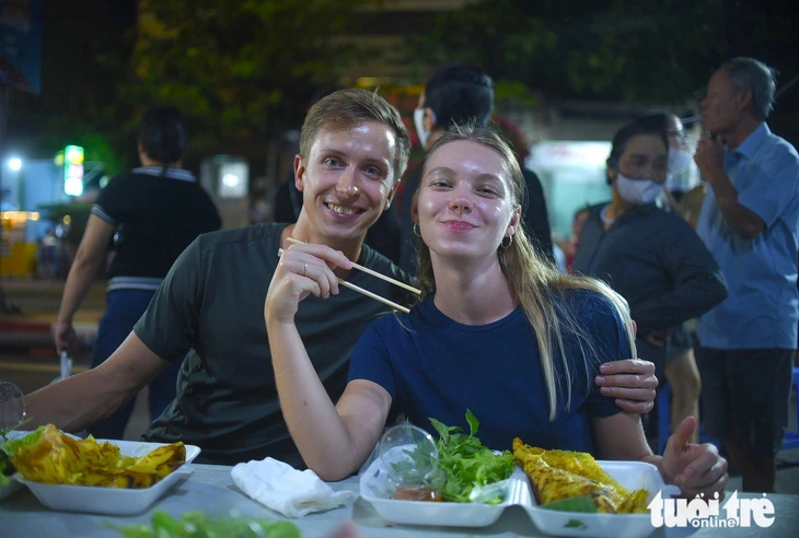 Foreign visitors enjoy specialty food at culinary fest in Vietnam’s Binh Dinh