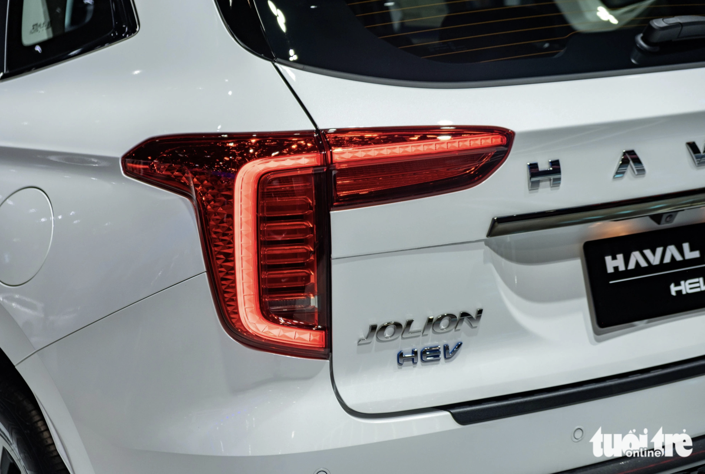 T-shaped tail lights are stylish. Photo: Quoc Minh / Tuoi Tre