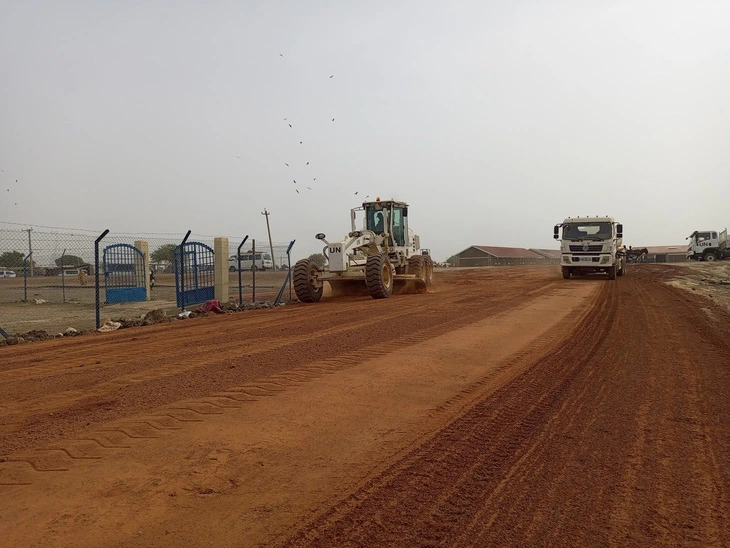 This image shows the central route to the Abyei region in Africa under repair and upgrade by the Vietnamese sapper unit at the United Nations Interim Security Force for Abyei (UNISFA) in Africa. Photo: Vietnamese sapper unit