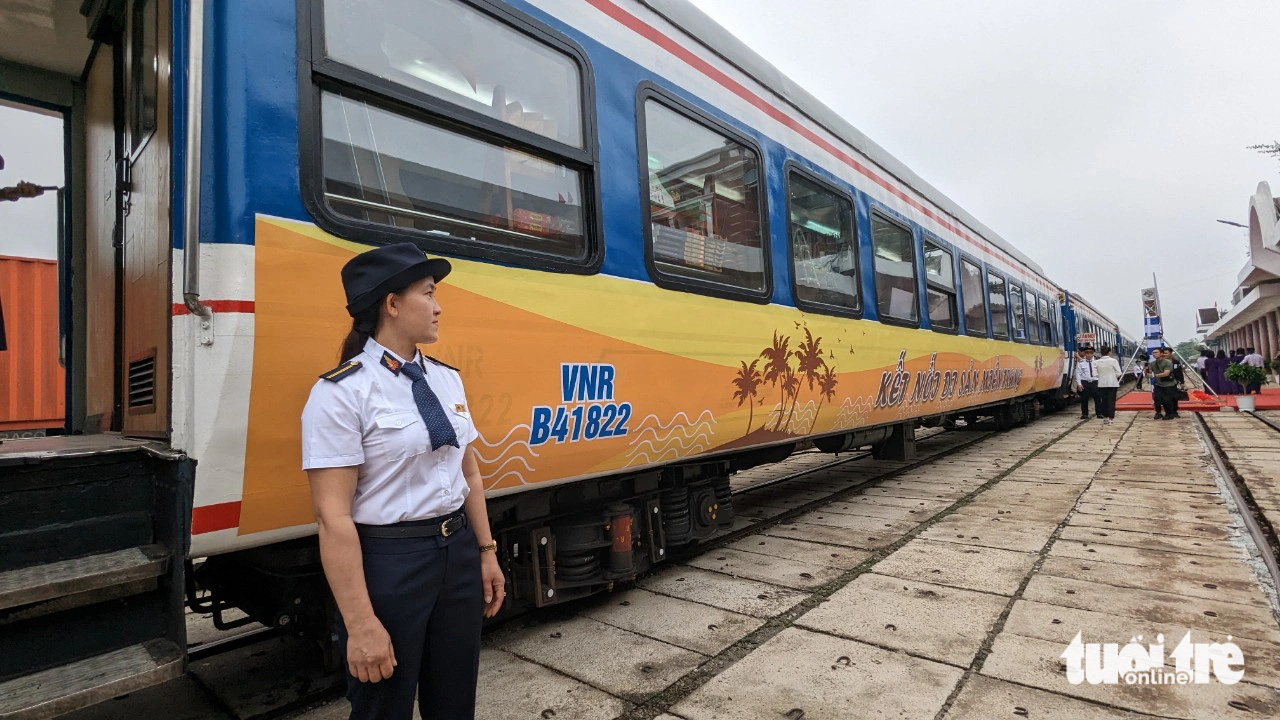 Vietnam introduces new tourist train linking Hue to Da Nang