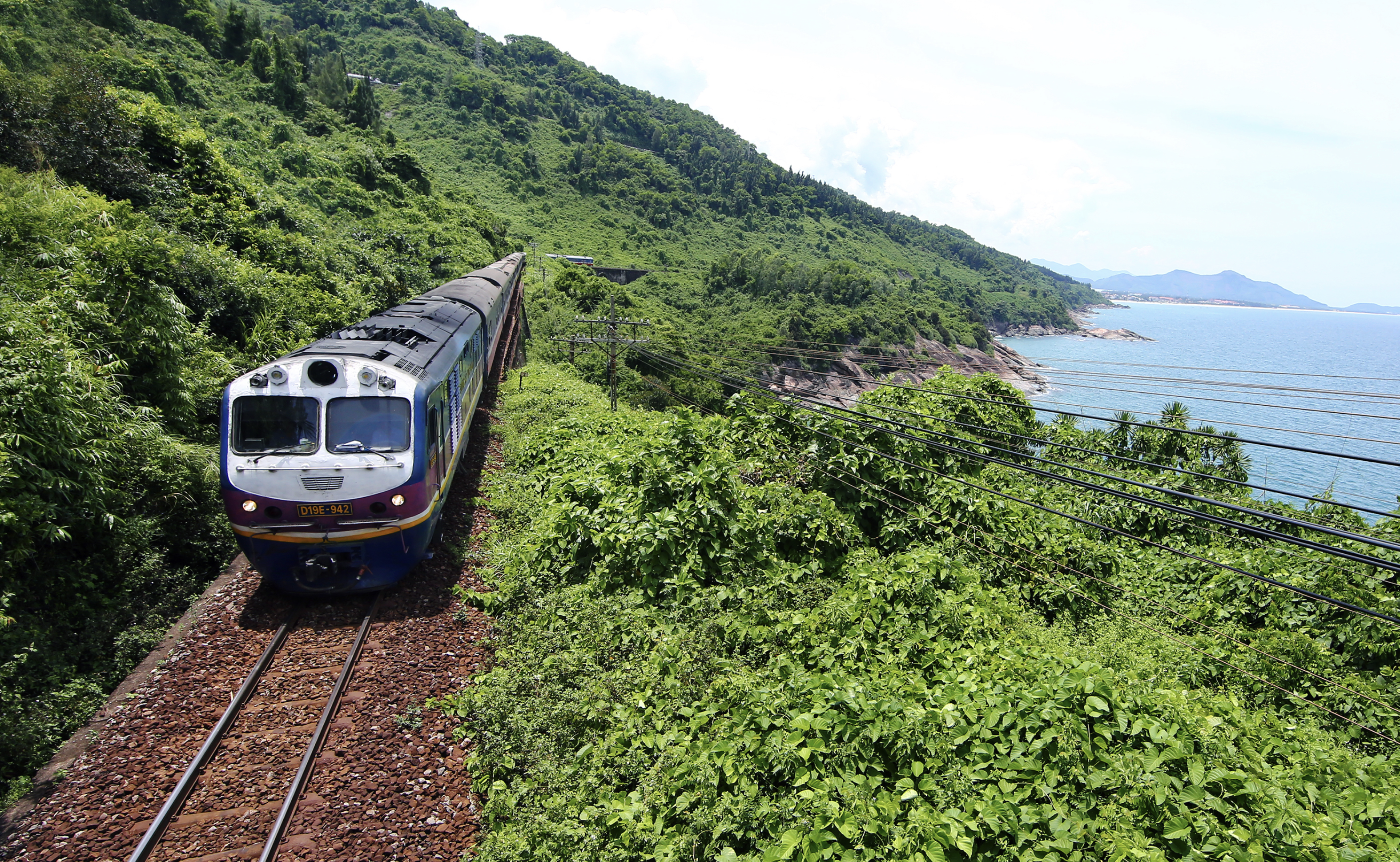 Vietnam’s transport ministry proposes 350km-per-hour cross-country rail line