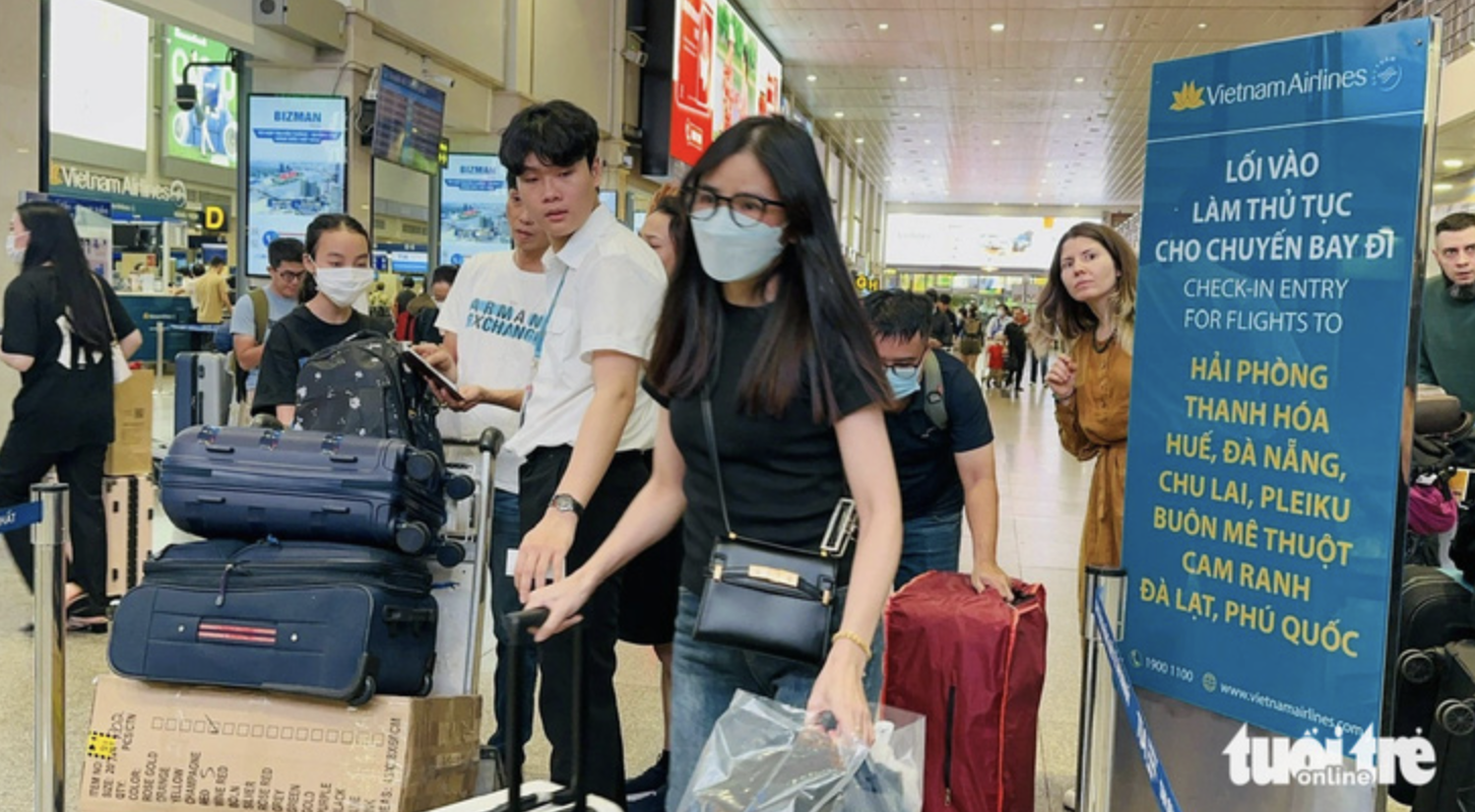 Ho Chi Minh City chairman orders enhancement for Tan Son Nhat airport