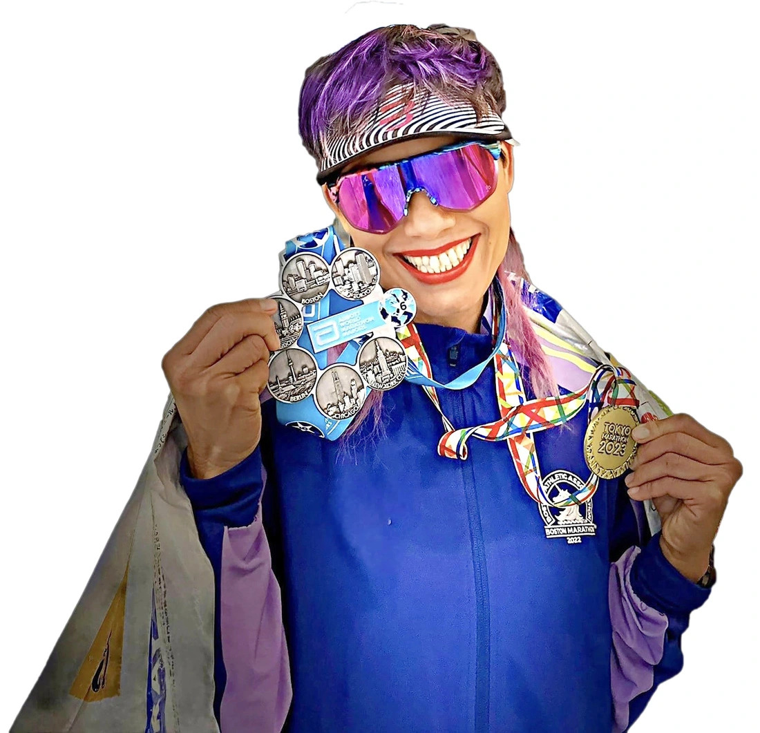 Nguyen Tieu Phuong shows off the badges that she earned from finishing all six of the World Marathon Majors, March 2023. Photo: NVCC