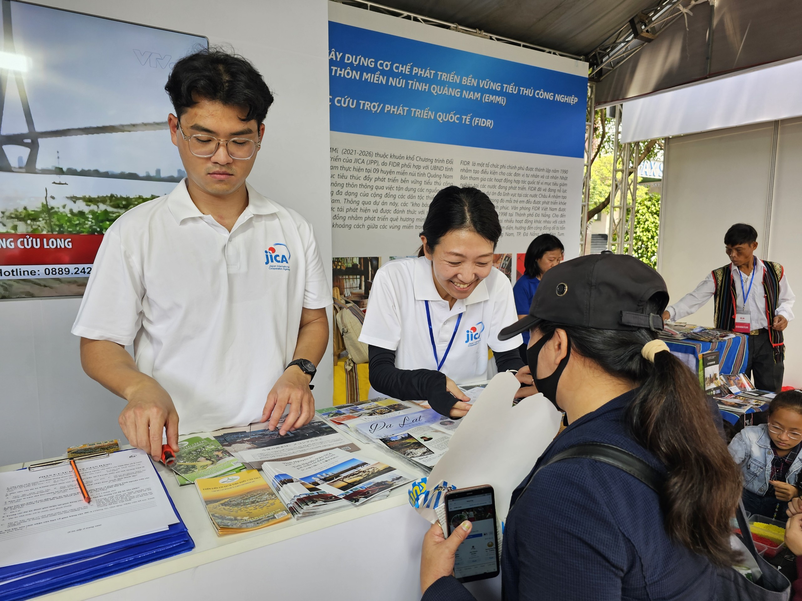 Japanese volunteers promote tourism across Vietnam