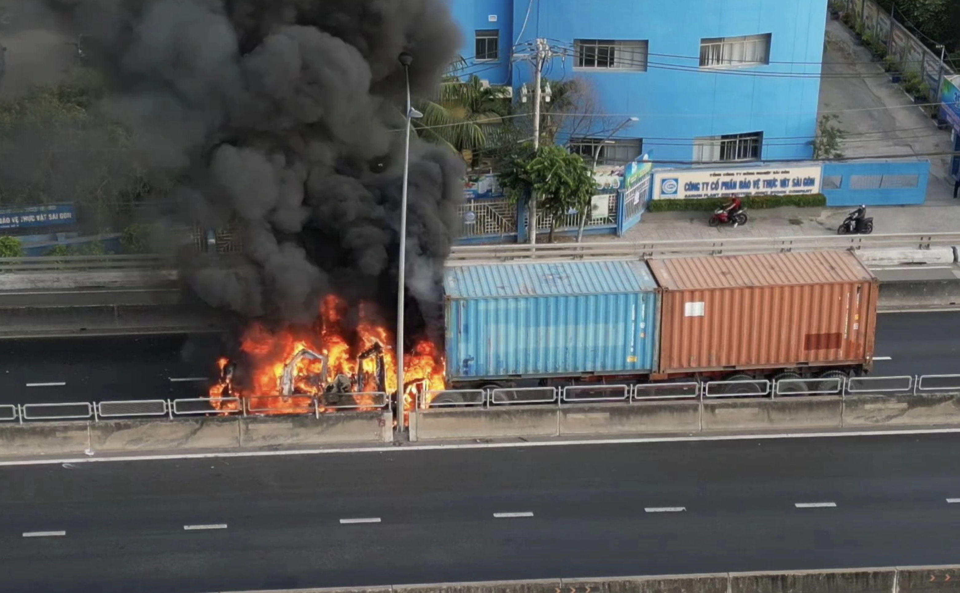 Container truck catches fire on bridge in Ho Chi Minh City