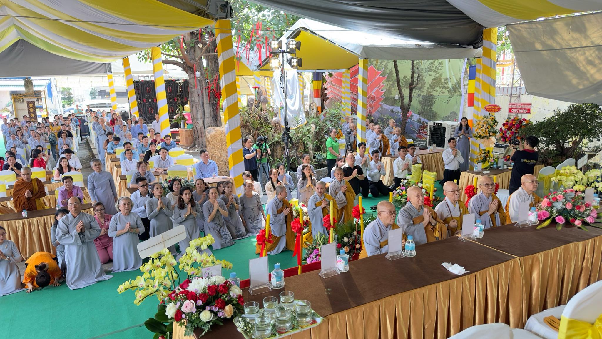 Buddhist monks, nuns and Buddhists attended a foundation stone laying ceremony for the restoration of Long Hoa Pagoda in Dong Nai Province on March 28, 2024. Photo: Supplied