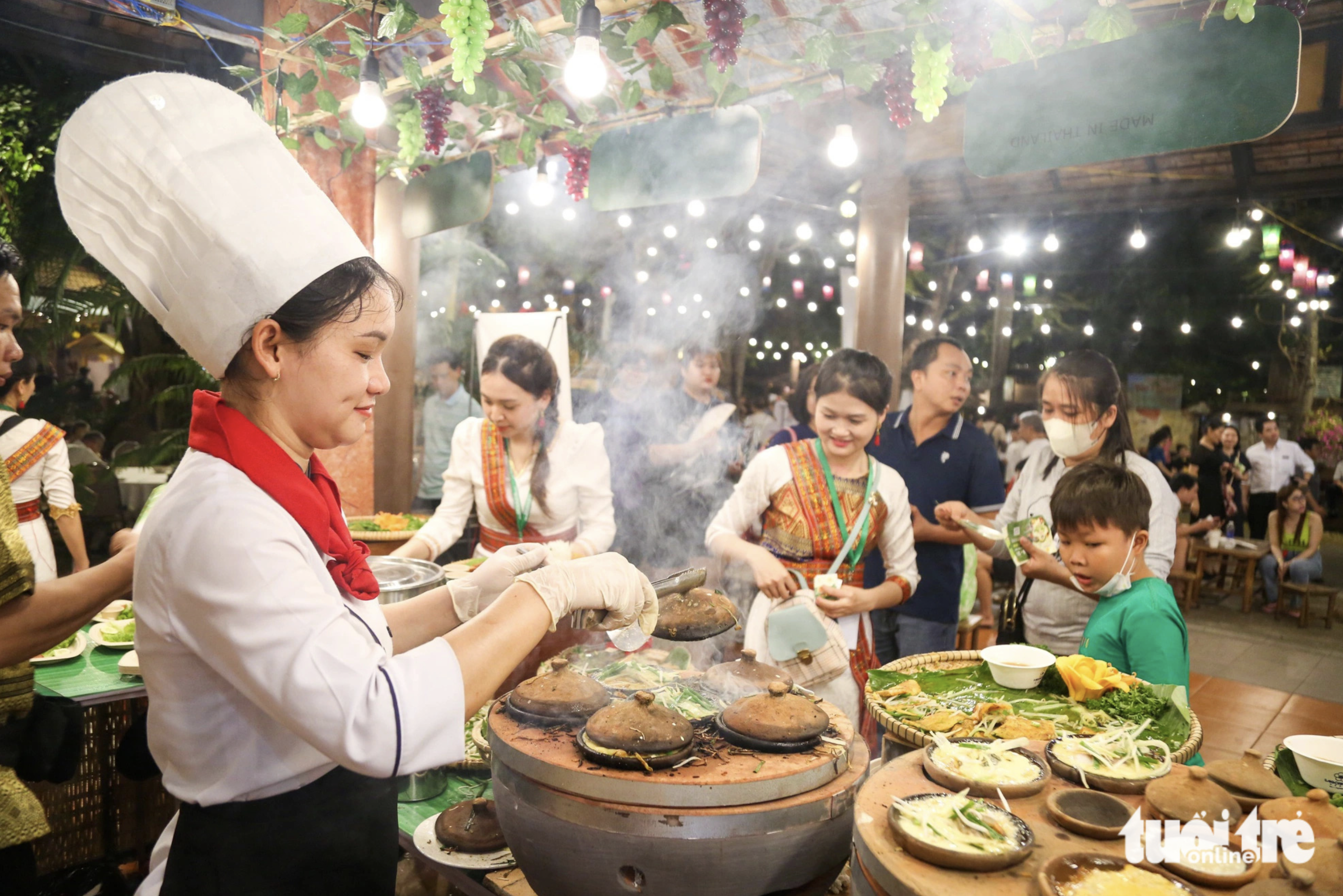 A booth of mini Vietnamese pancakes and sizzling crepes attracts visitors at the Saigontourist Group Food and Culture Festival 2024 at Van Thanh Tourist Site in Binh Thanh District, Ho Chi Minh City. Photo: Tuoi Tre
