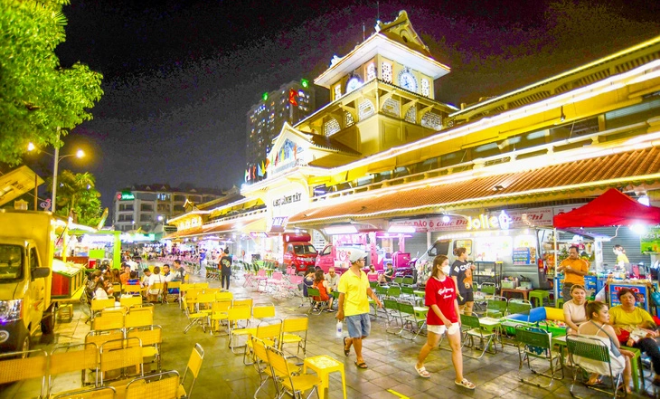Night markets in Ho Chi Minh City grow deserted