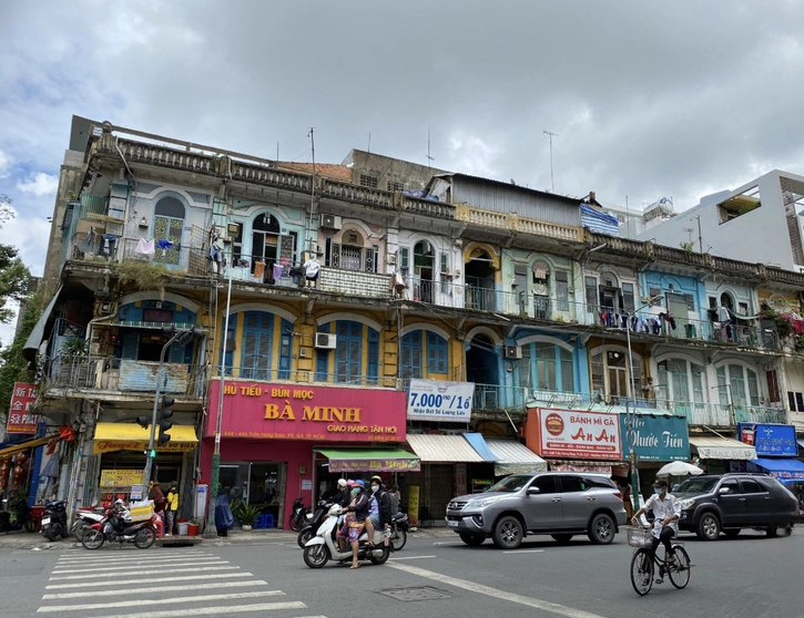 Foreigners advise preserving ramshackle apartment building in Ho Chi Minh City