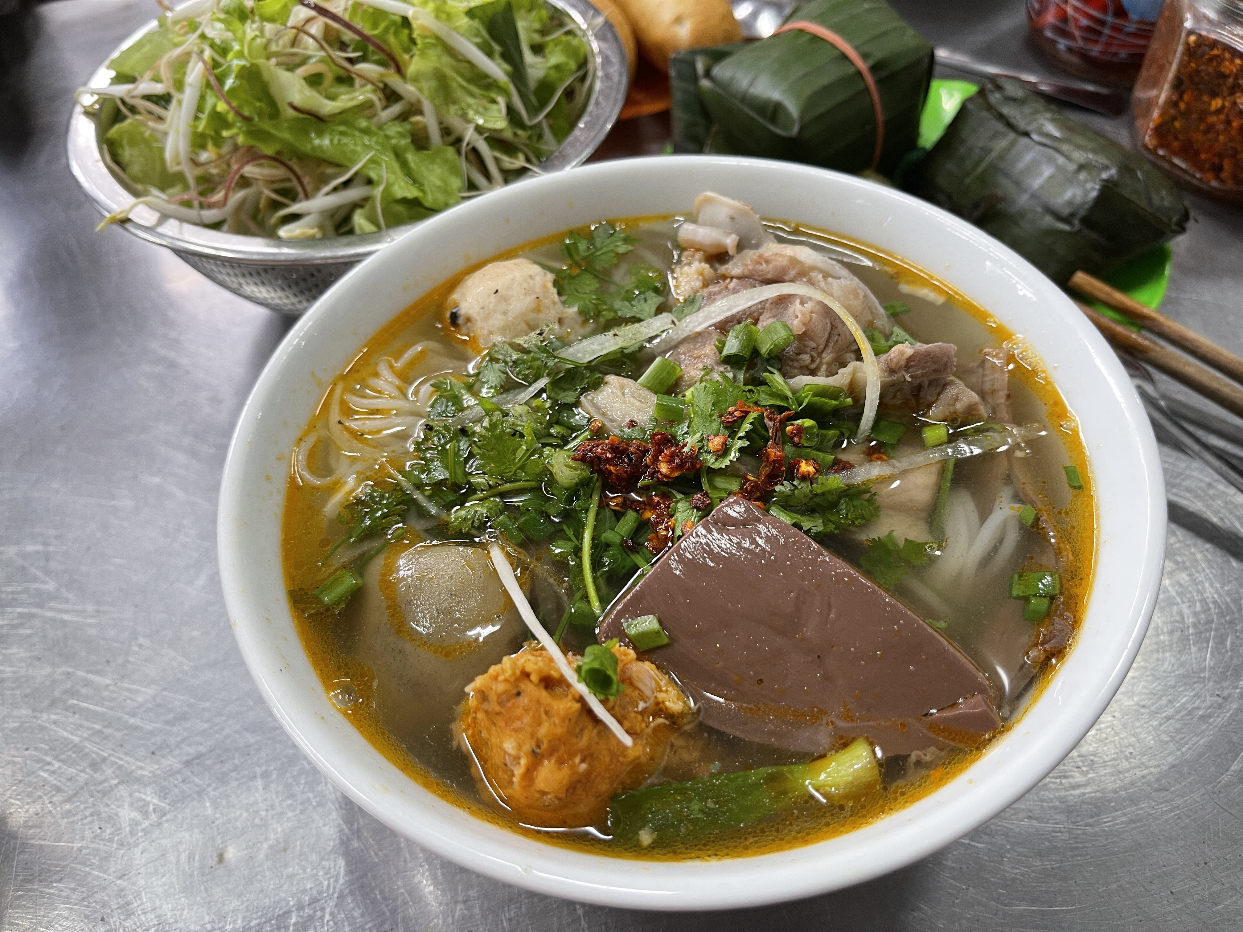 A bowl of 'bún bò' at Bún Bò Mỹ Tâm at 3 Tran Cao Van, Hue City, central Vietnam. Photo: Dong Nguyen / Tuoi Tre News